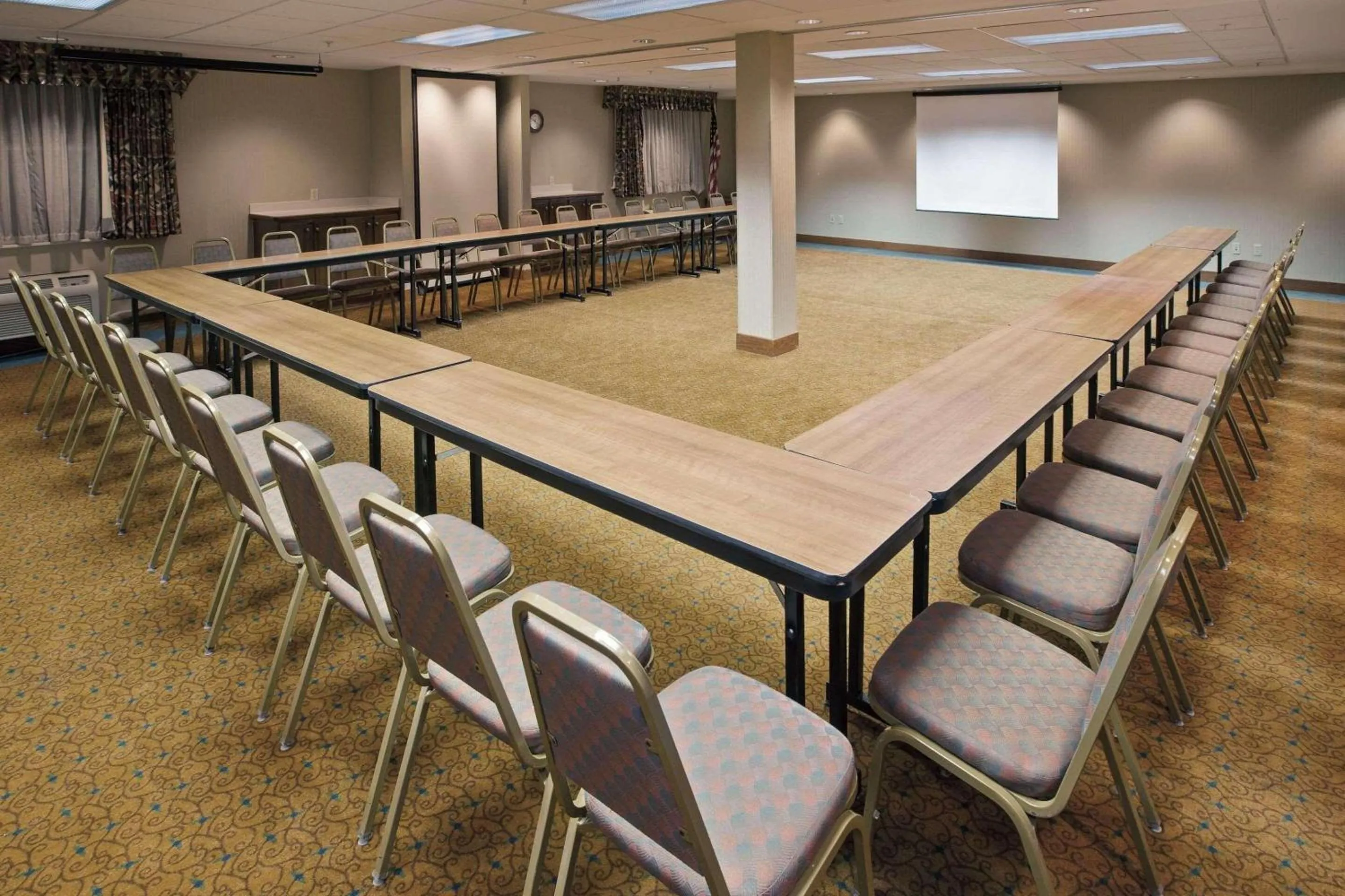 Meeting/conference room in Country Inn & Suites by Radisson, Lansing, MI