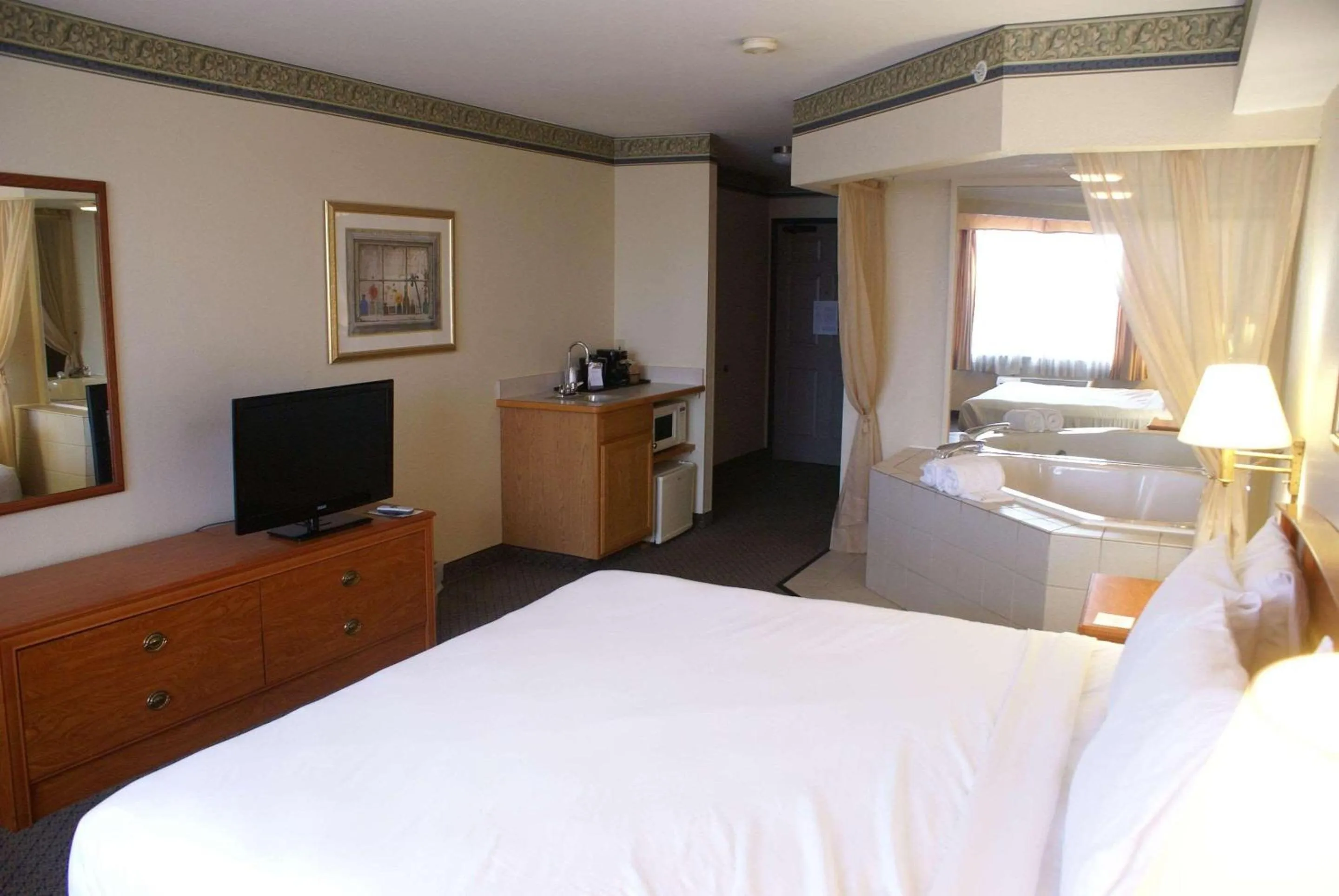 Bedroom, Bed in Country Inn & Suites by Radisson, Lansing, MI