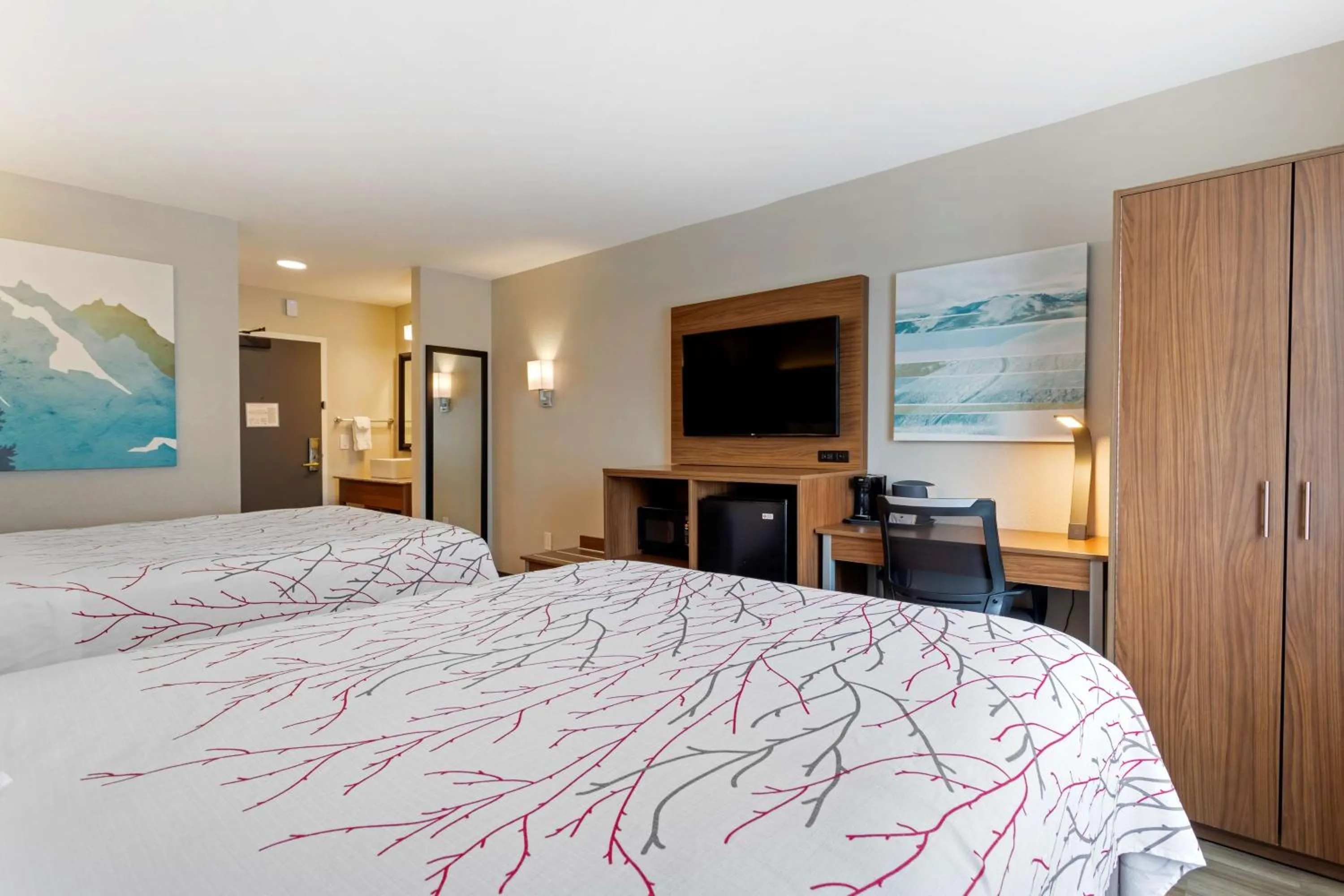 Bedroom in Garner Hotel Pigeon Forge Downtown by IHG