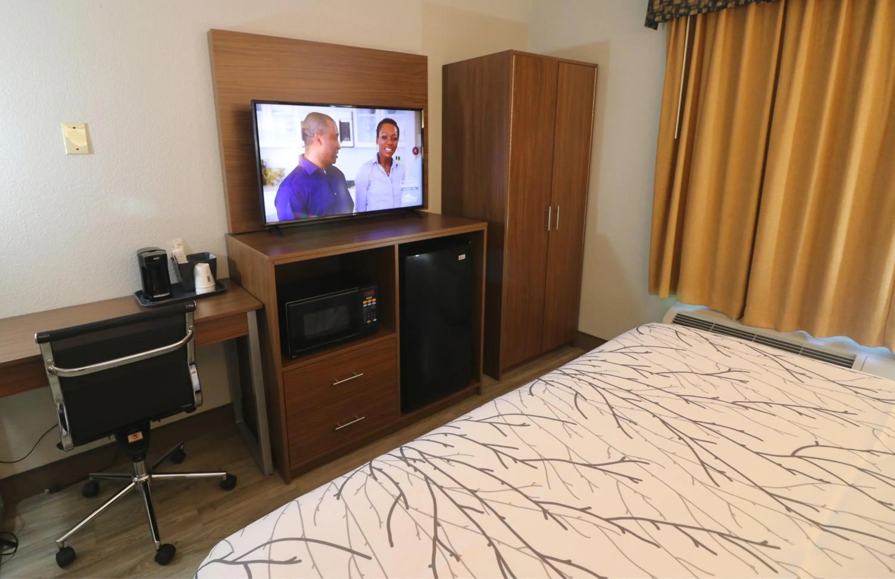 Kitchen or kitchenette in Garner Hotel Pigeon Forge Downtown by IHG