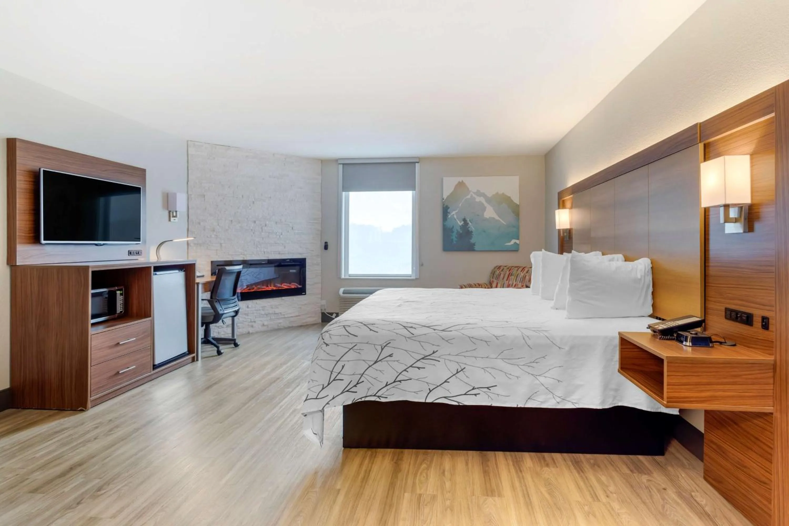 Bedroom in Garner Hotel Pigeon Forge Downtown by IHG