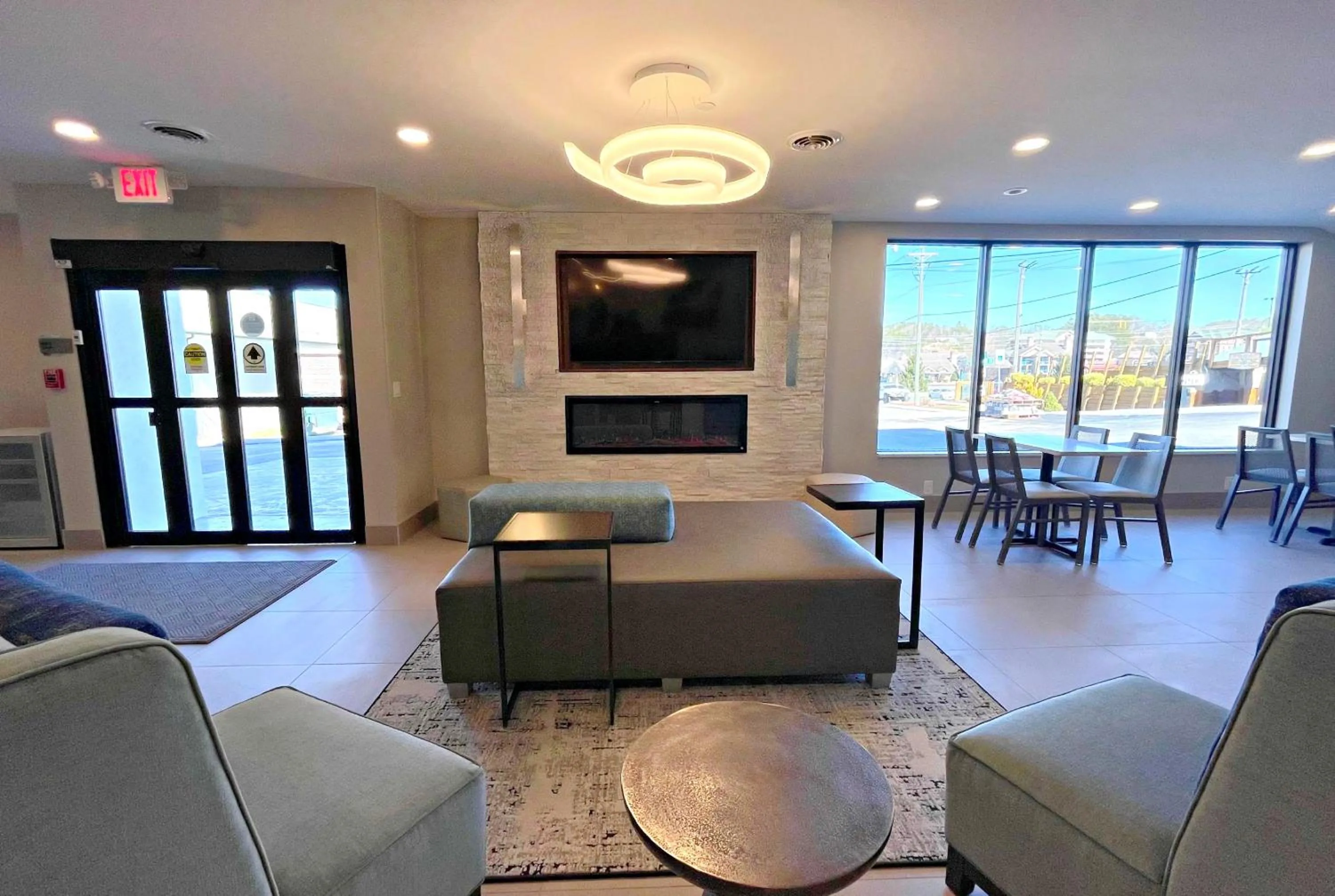 Seating area in Garner Hotel Pigeon Forge Downtown by IHG