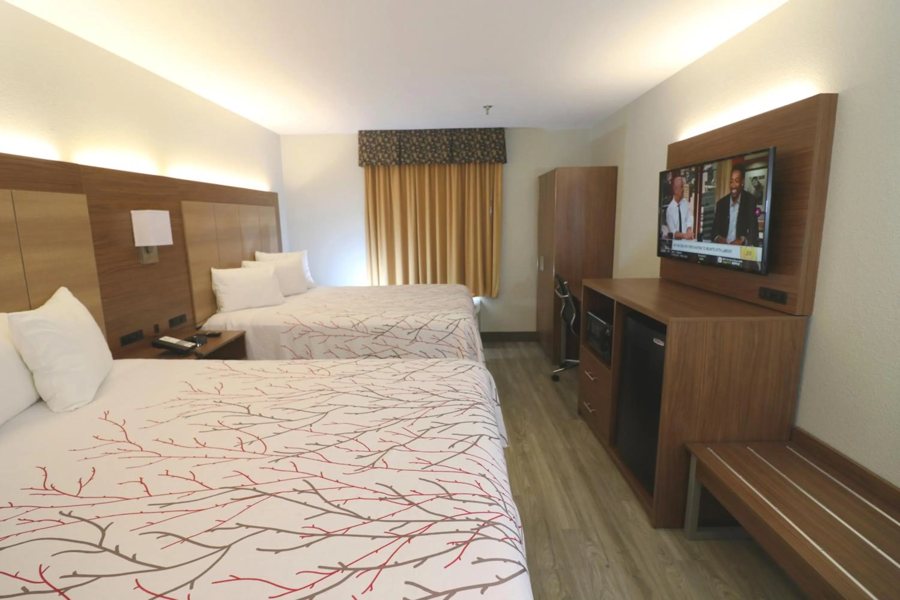 Bedroom in Garner Hotel Pigeon Forge Downtown by IHG