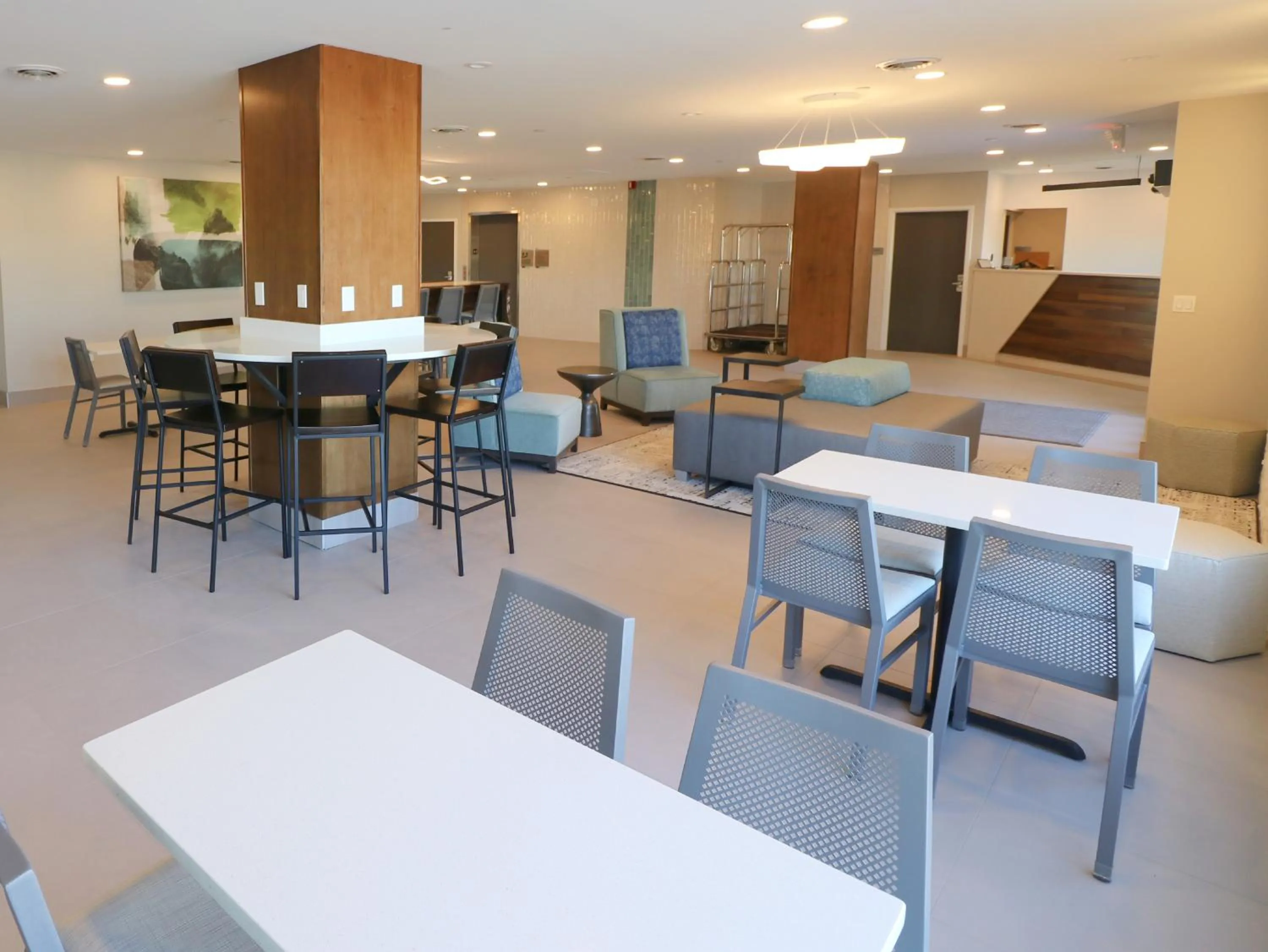 Seating area in Garner Hotel Pigeon Forge Downtown by IHG