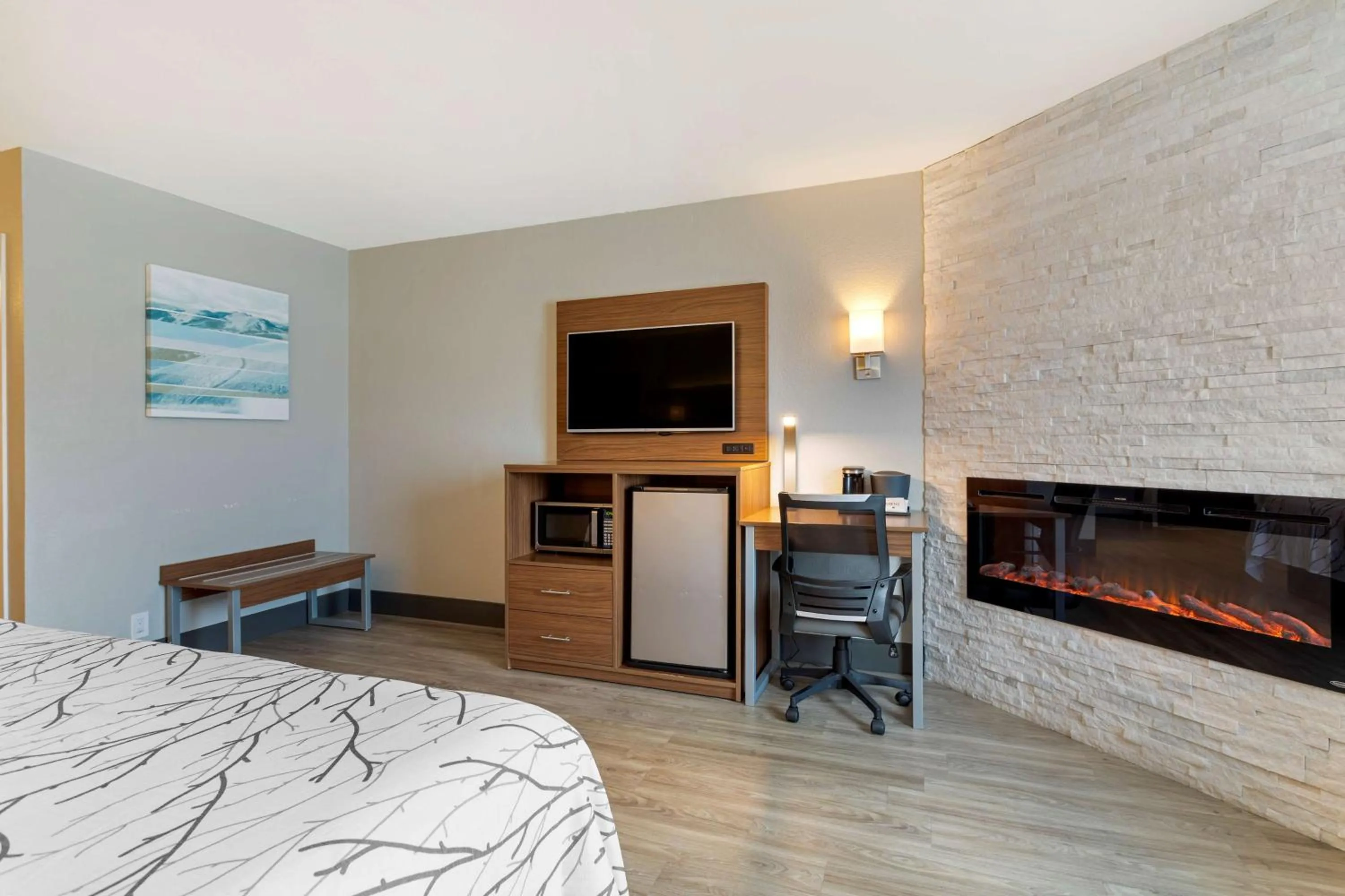 Bedroom in Garner Hotel Pigeon Forge Downtown by IHG