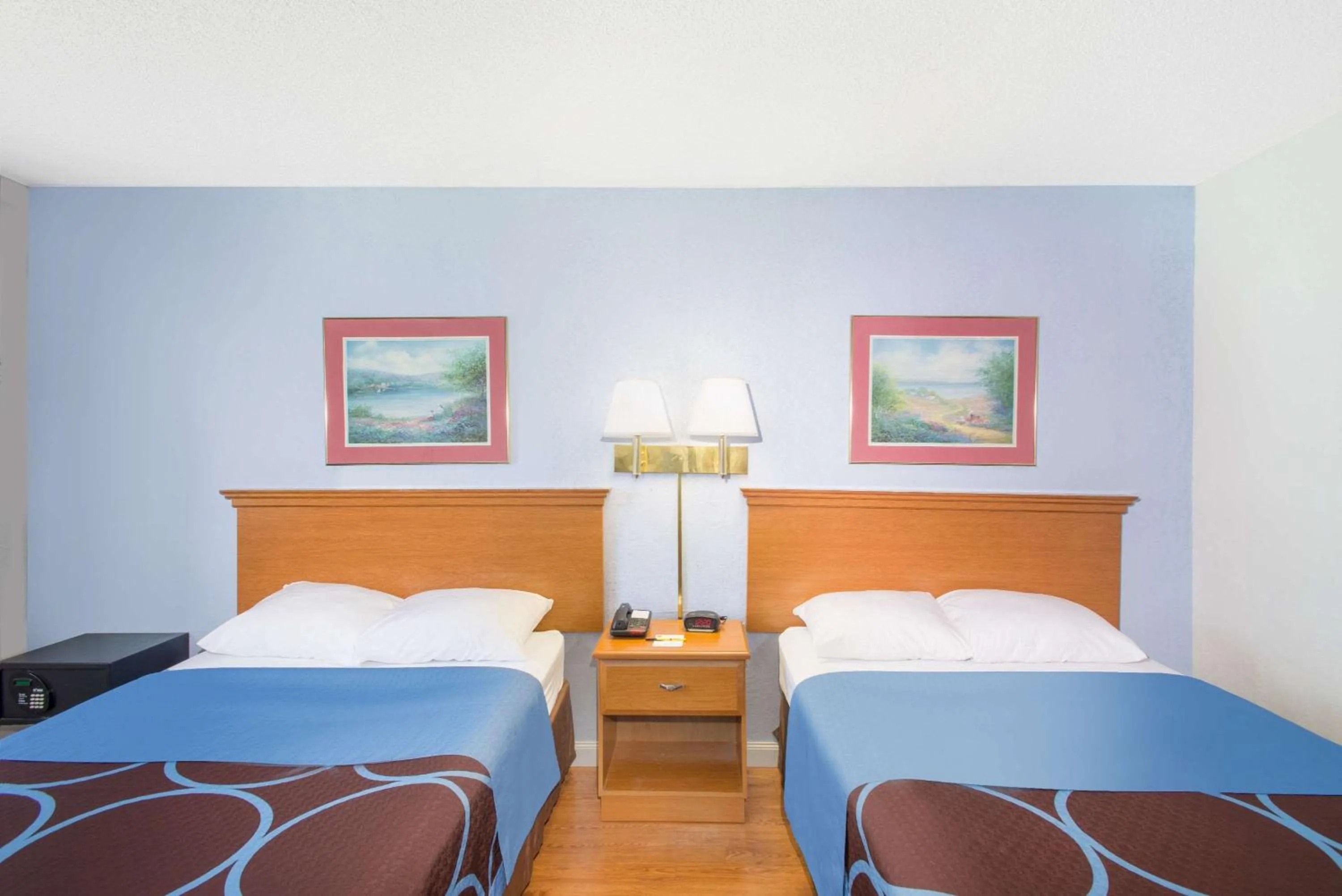 Photo of the whole room in Super 8 by Wyndham Webster/Rochester