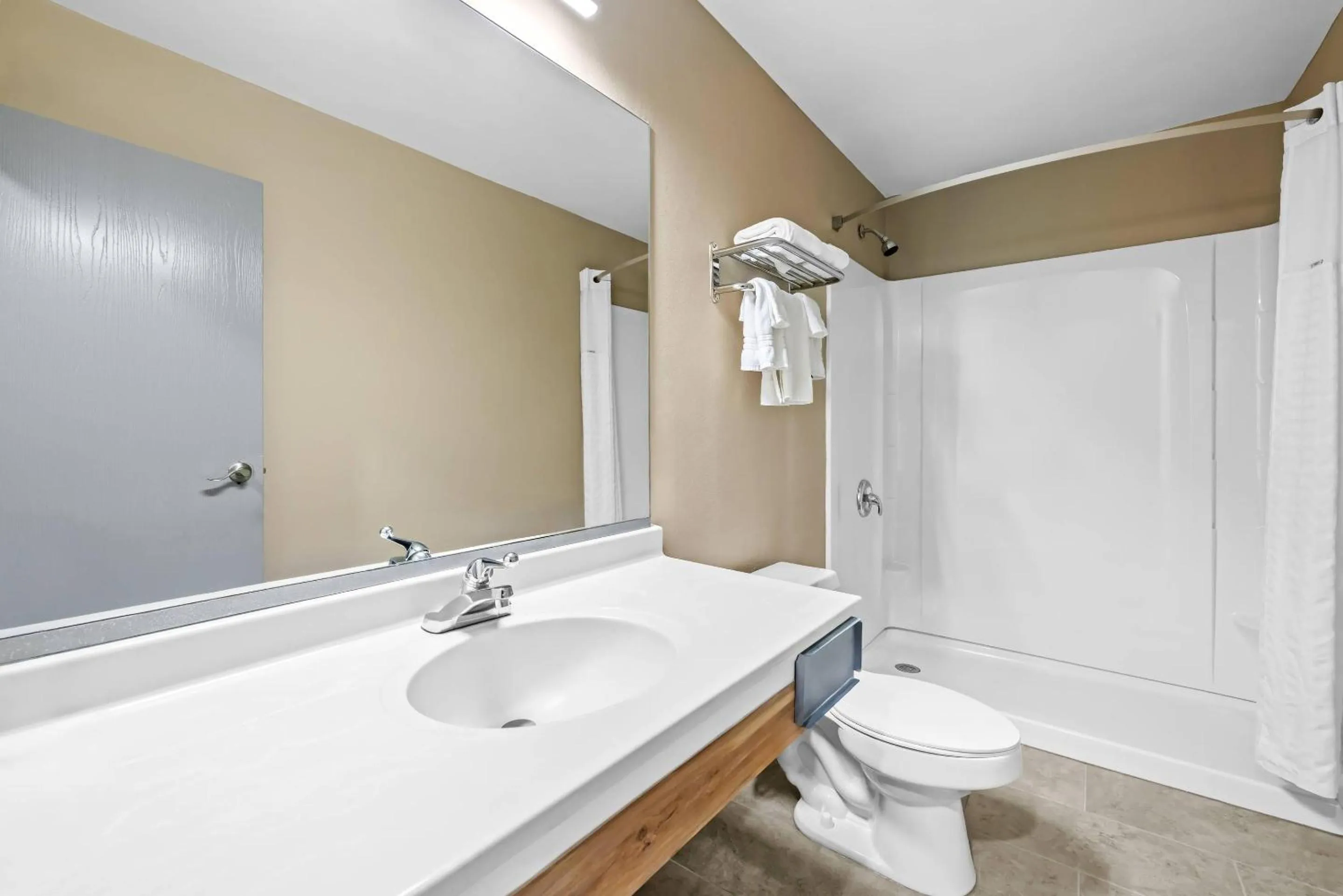 Bedroom in Rodeway Inn