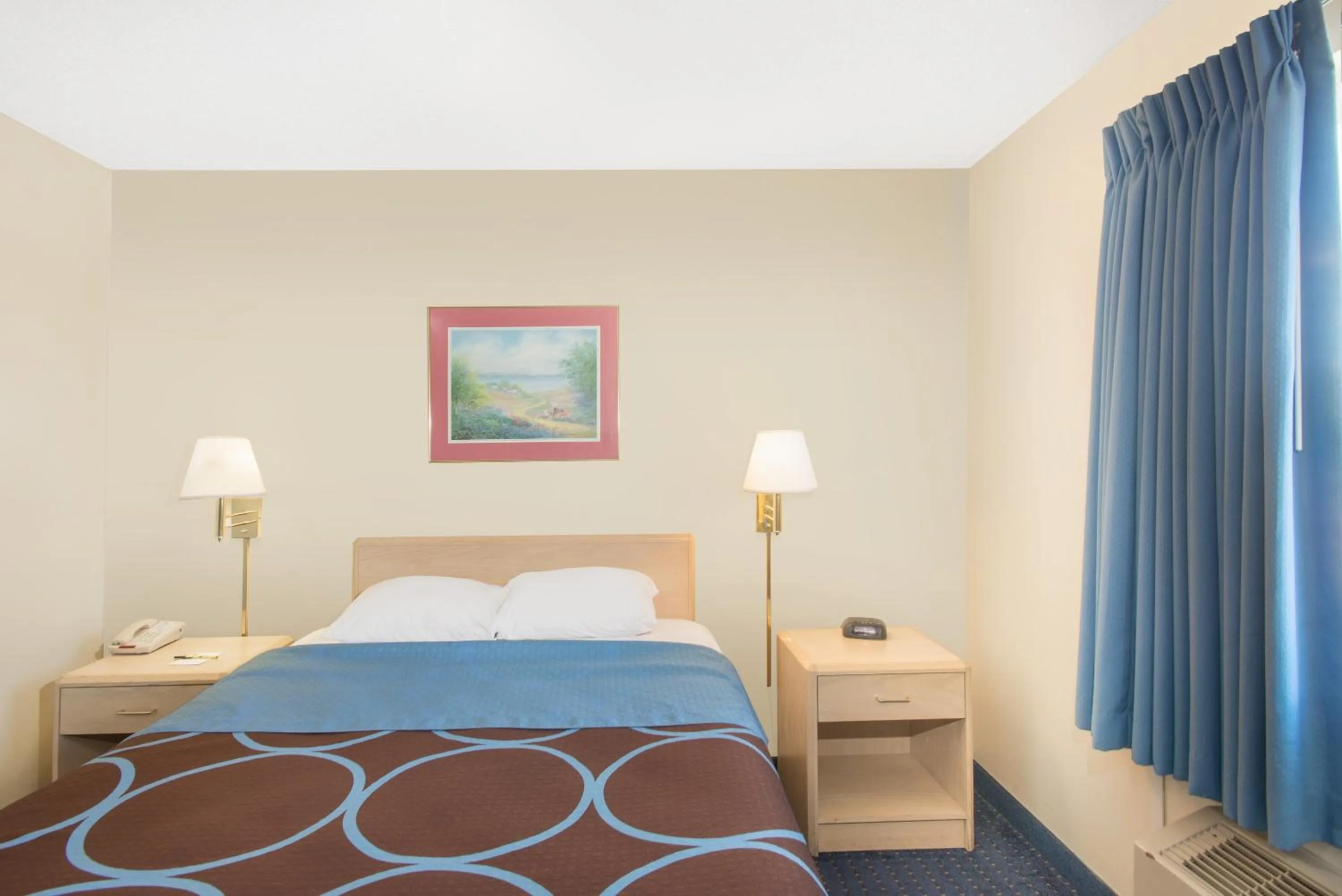 Photo of the whole room in Super 8 by Wyndham Webster/Rochester