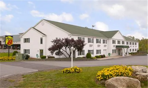 Facade/entrance in Rodeway Inn