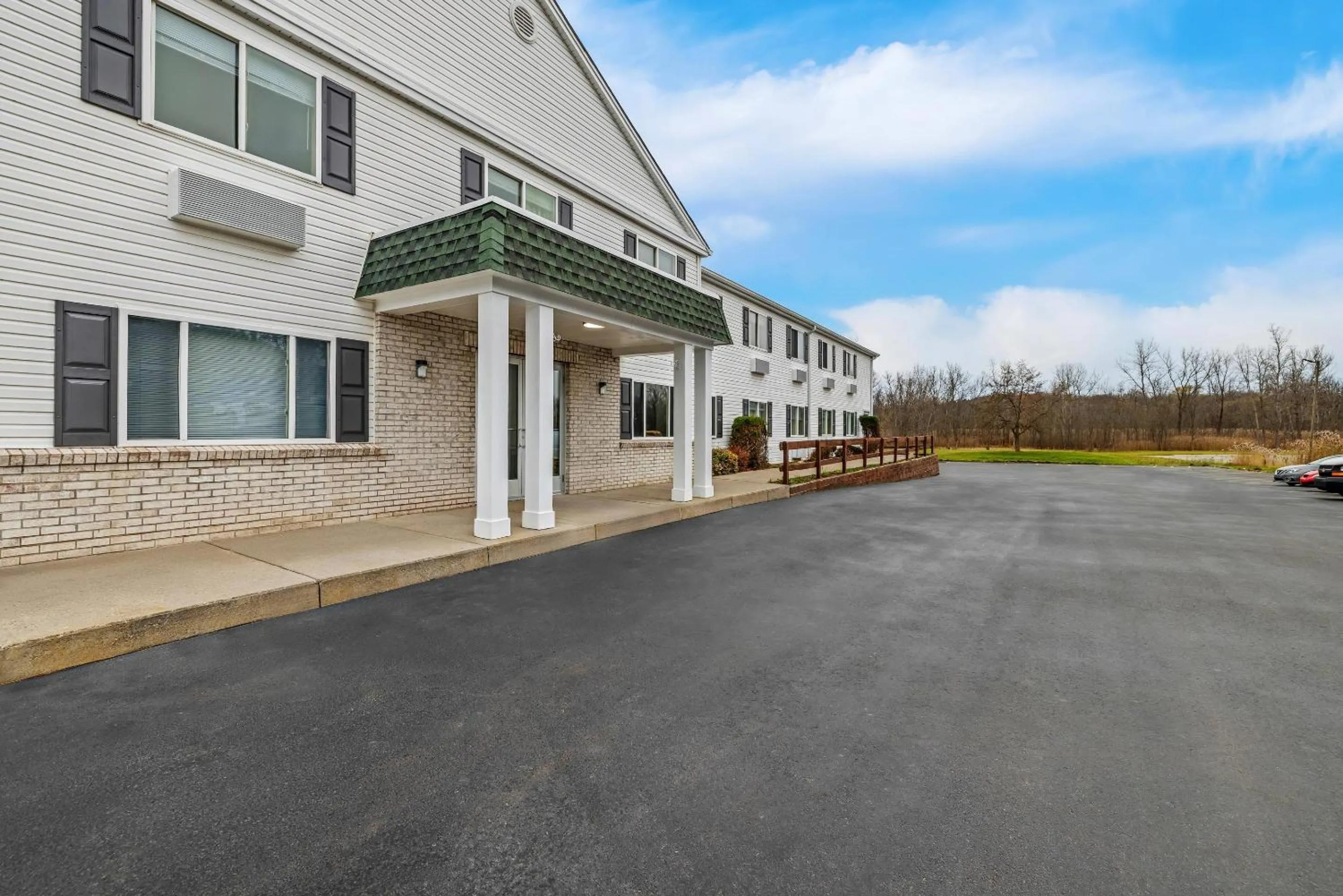 Property building in Rodeway Inn