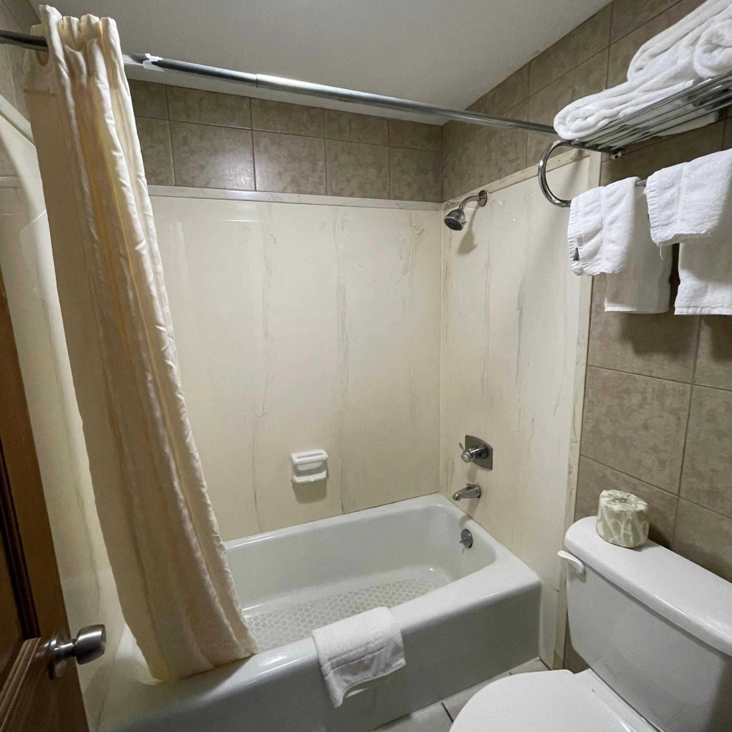 Bathroom in Country Town N' Suites