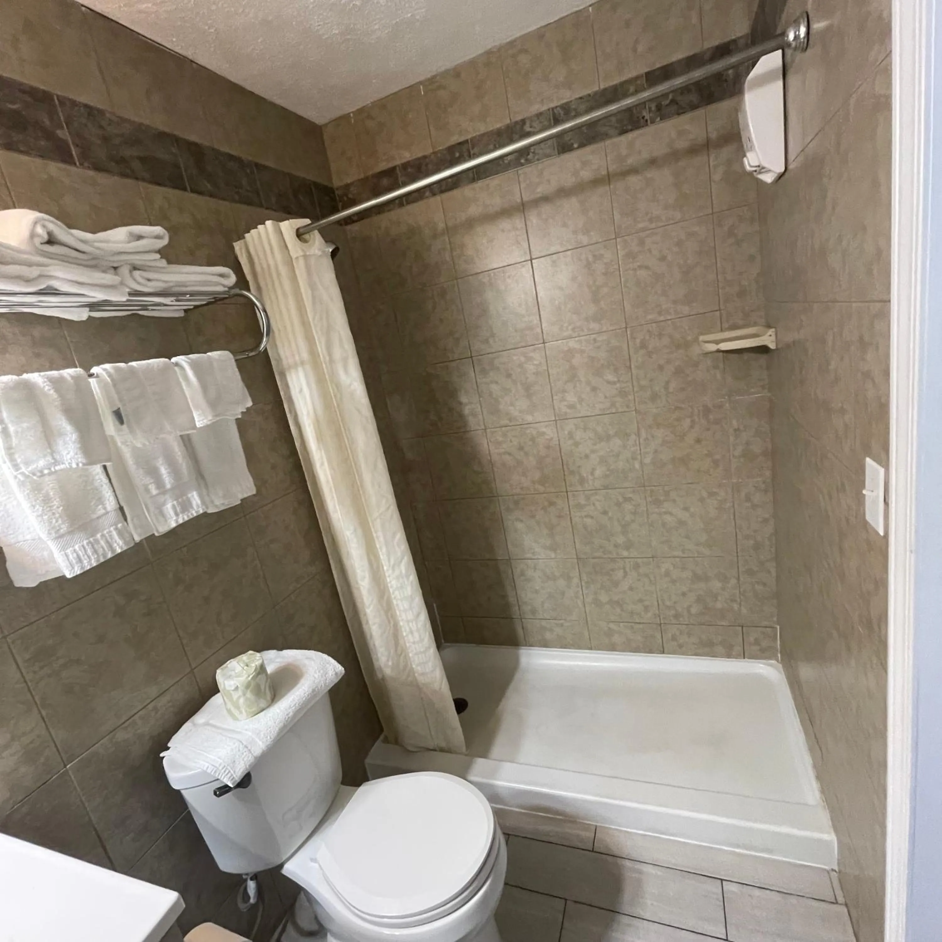 Bathroom in Country Town N' Suites