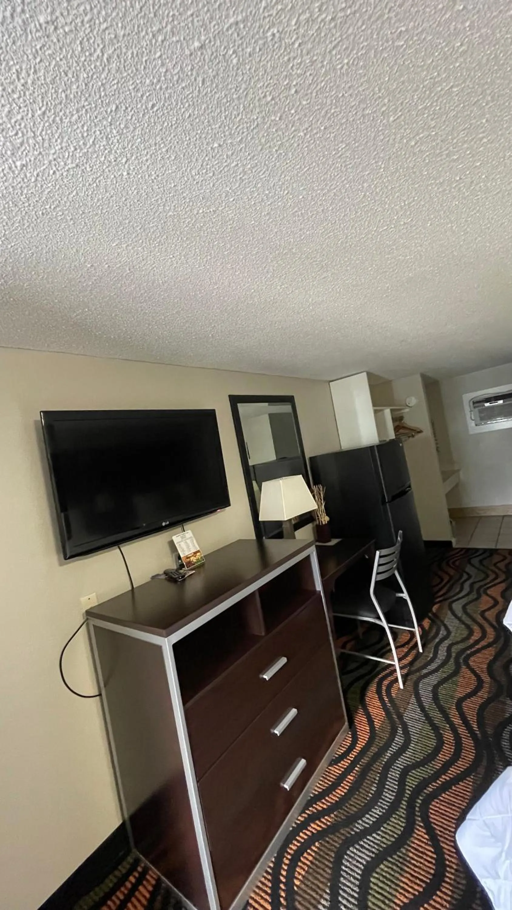 TV and multimedia in Country Town N' Suites