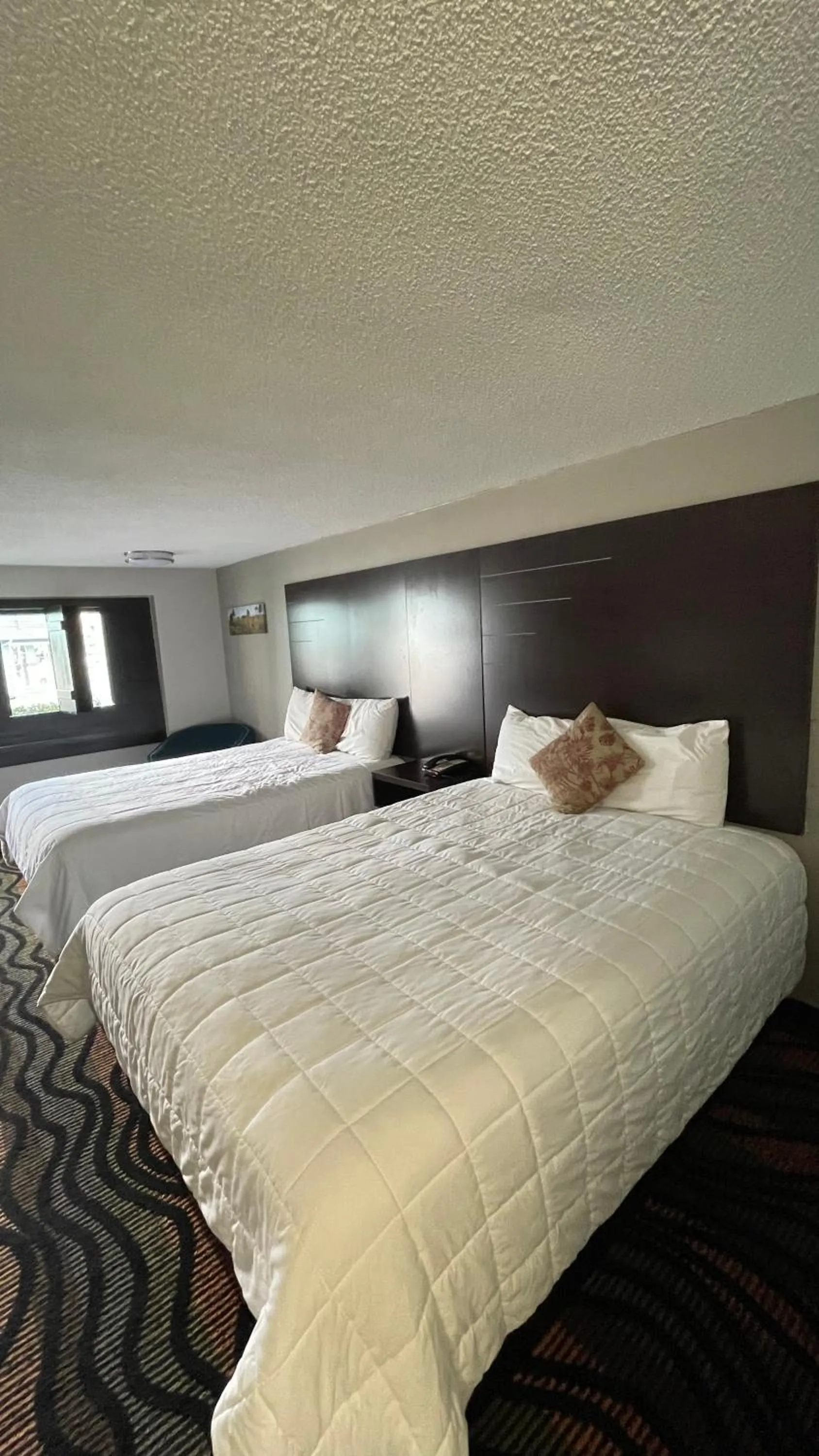 Bedroom, Bed in Country Town N' Suites