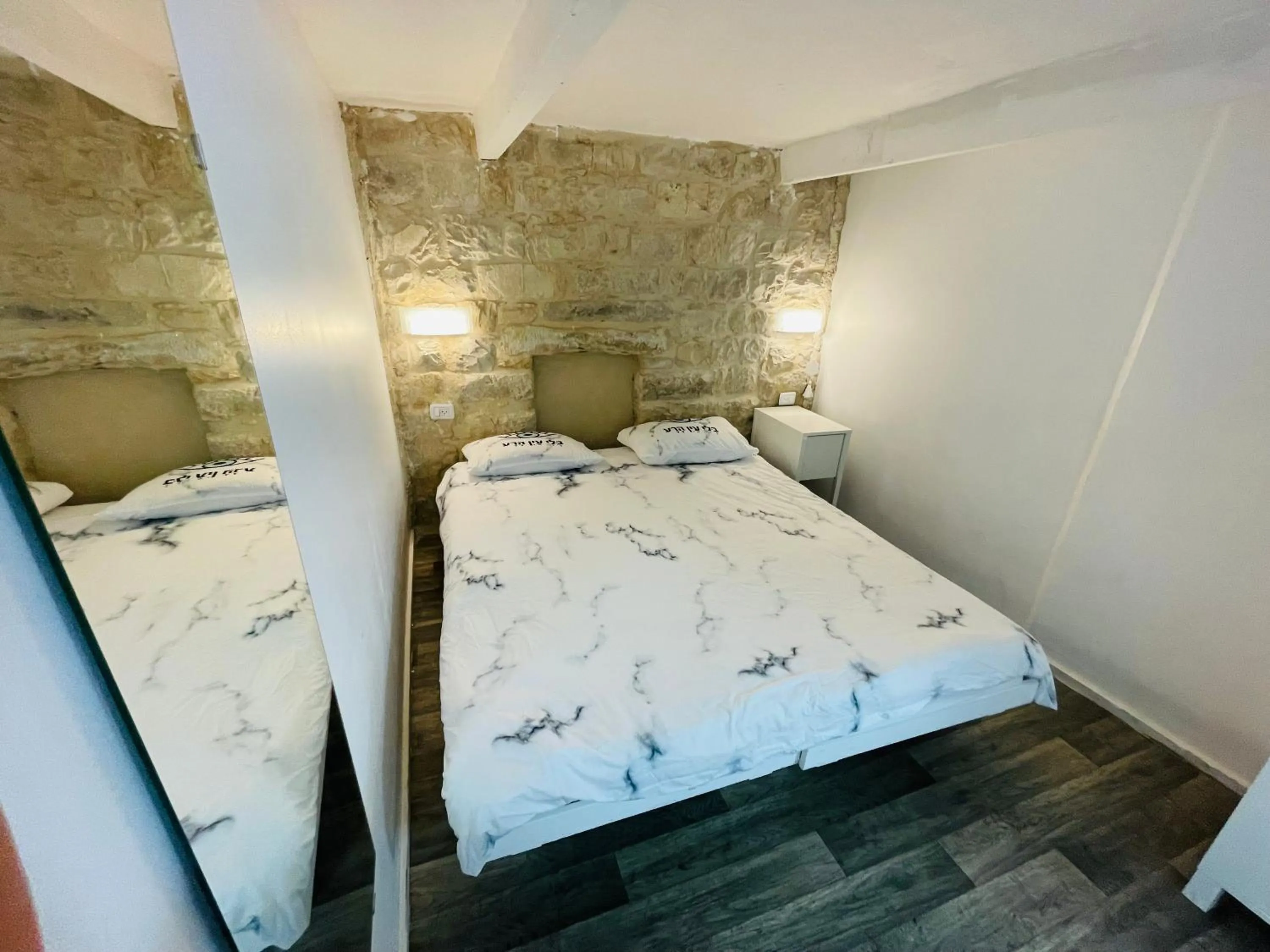 Bedroom, Bed in Zimmer in old City