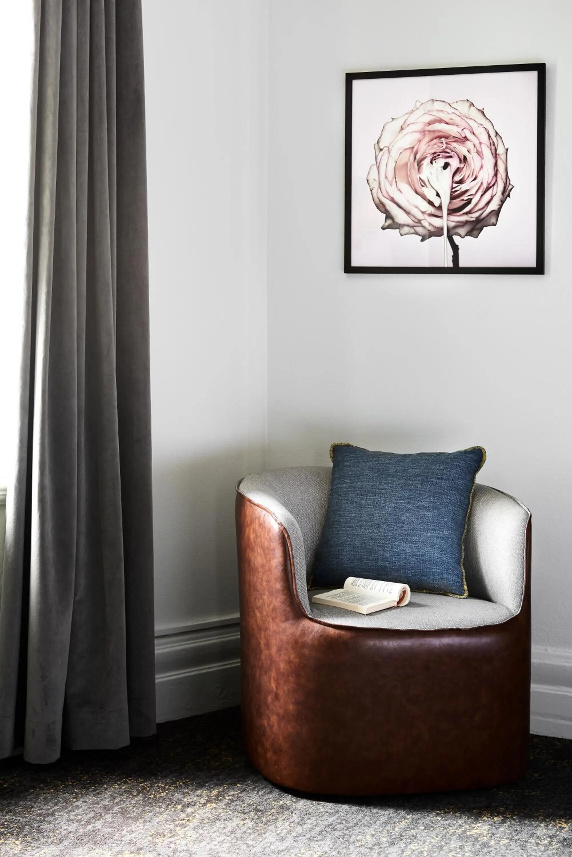 Seating area in Veriu Central