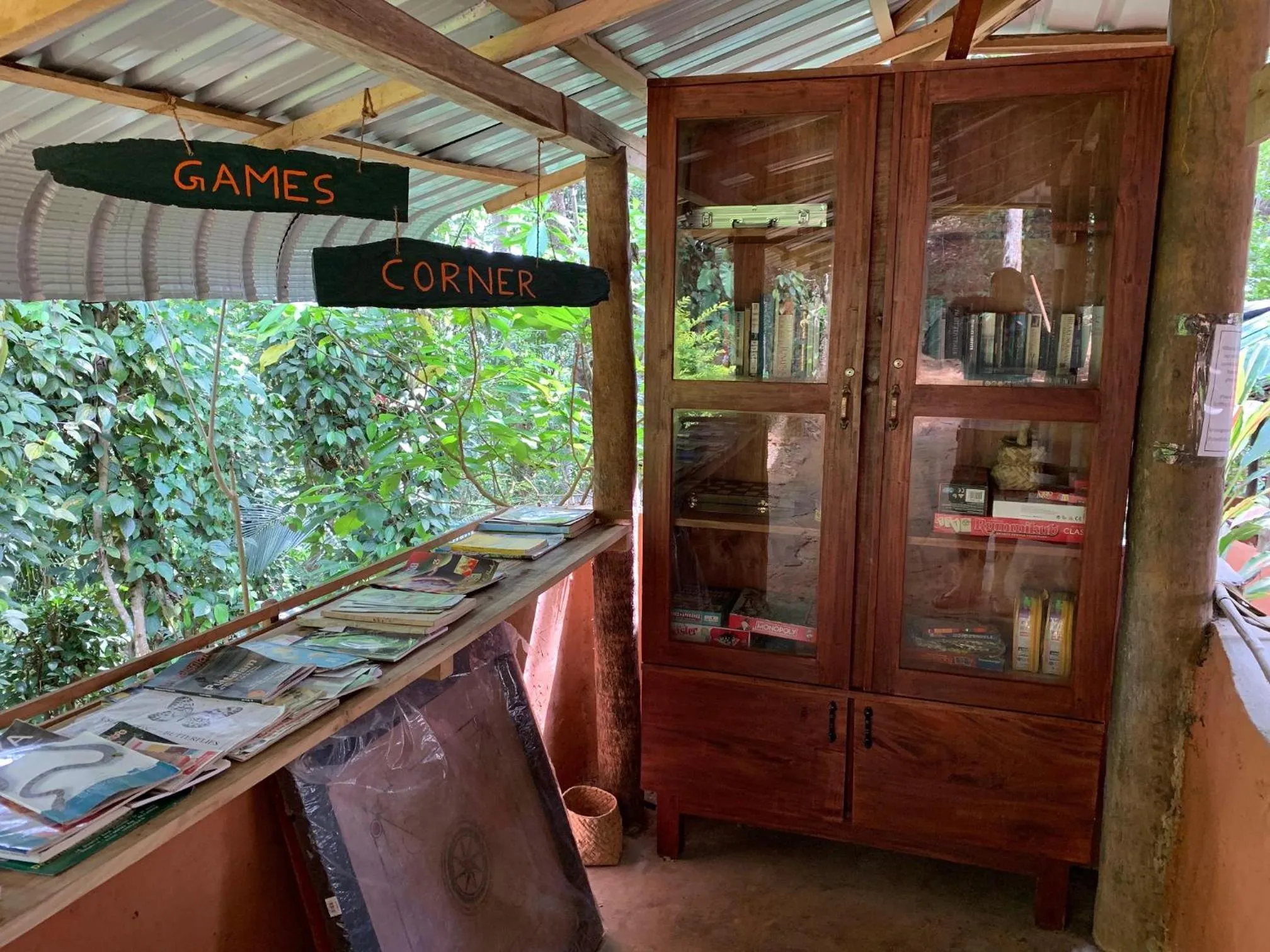 Communal lounge/ TV room in Polwaththa Eco Lodges