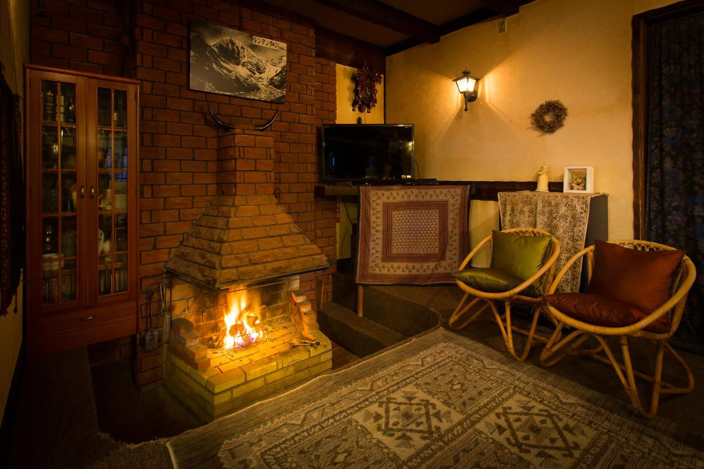 Communal lounge/ TV room in Rantanrirun ランタンリルン