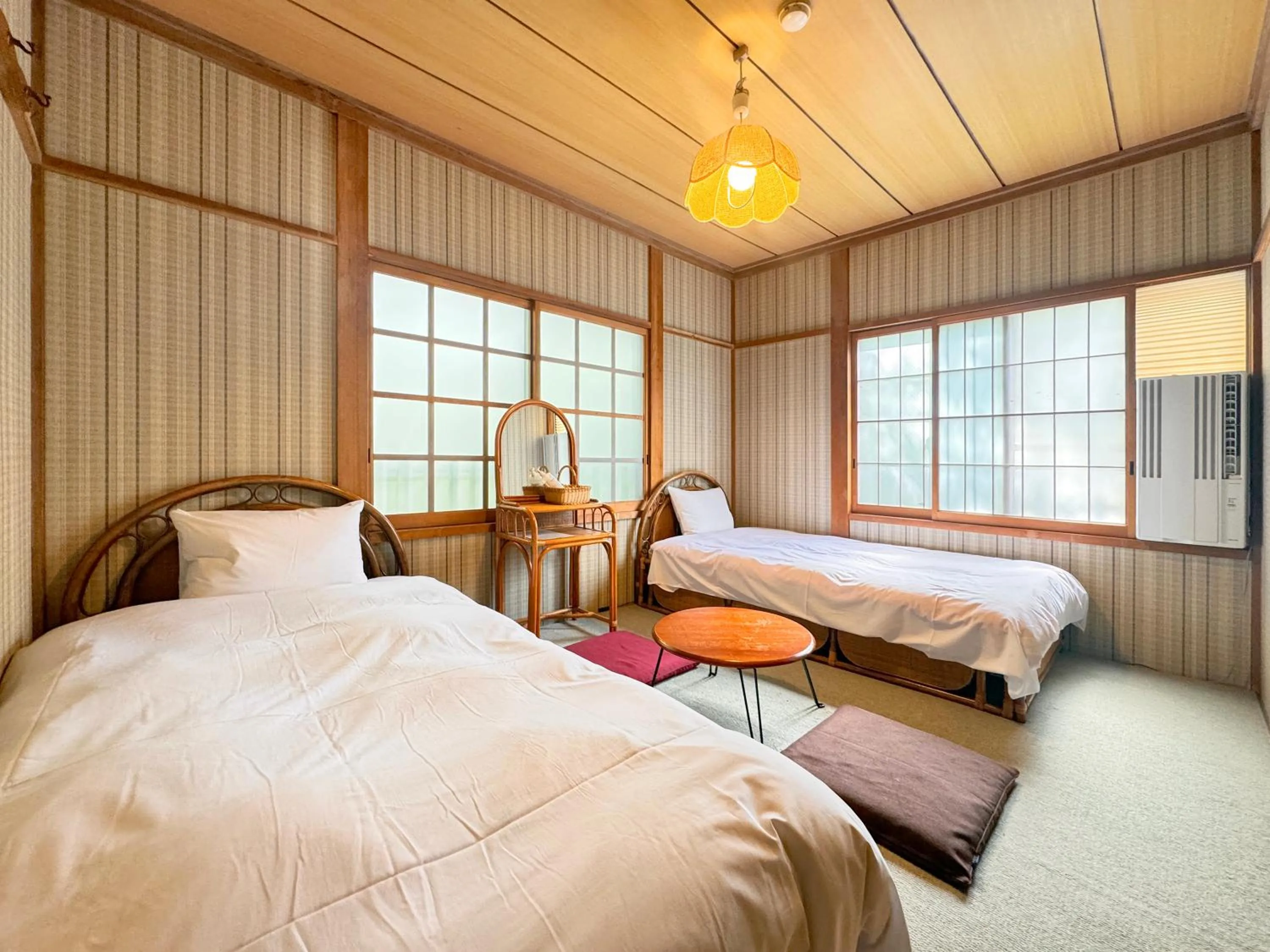 Photo of the whole room, Bed in Rantanrirun ランタンリルン