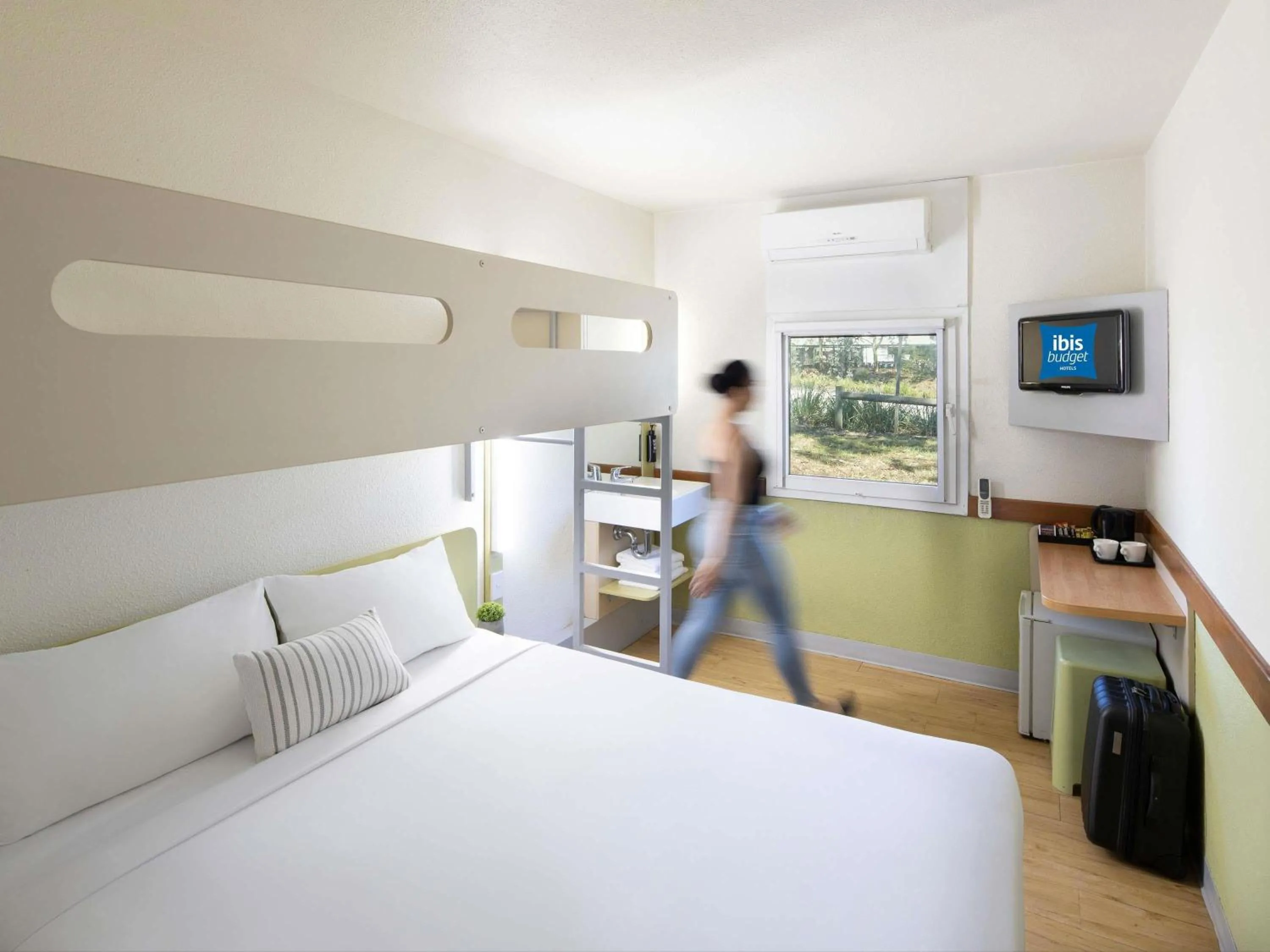 Bedroom, Bed in ibis Budget Canberra