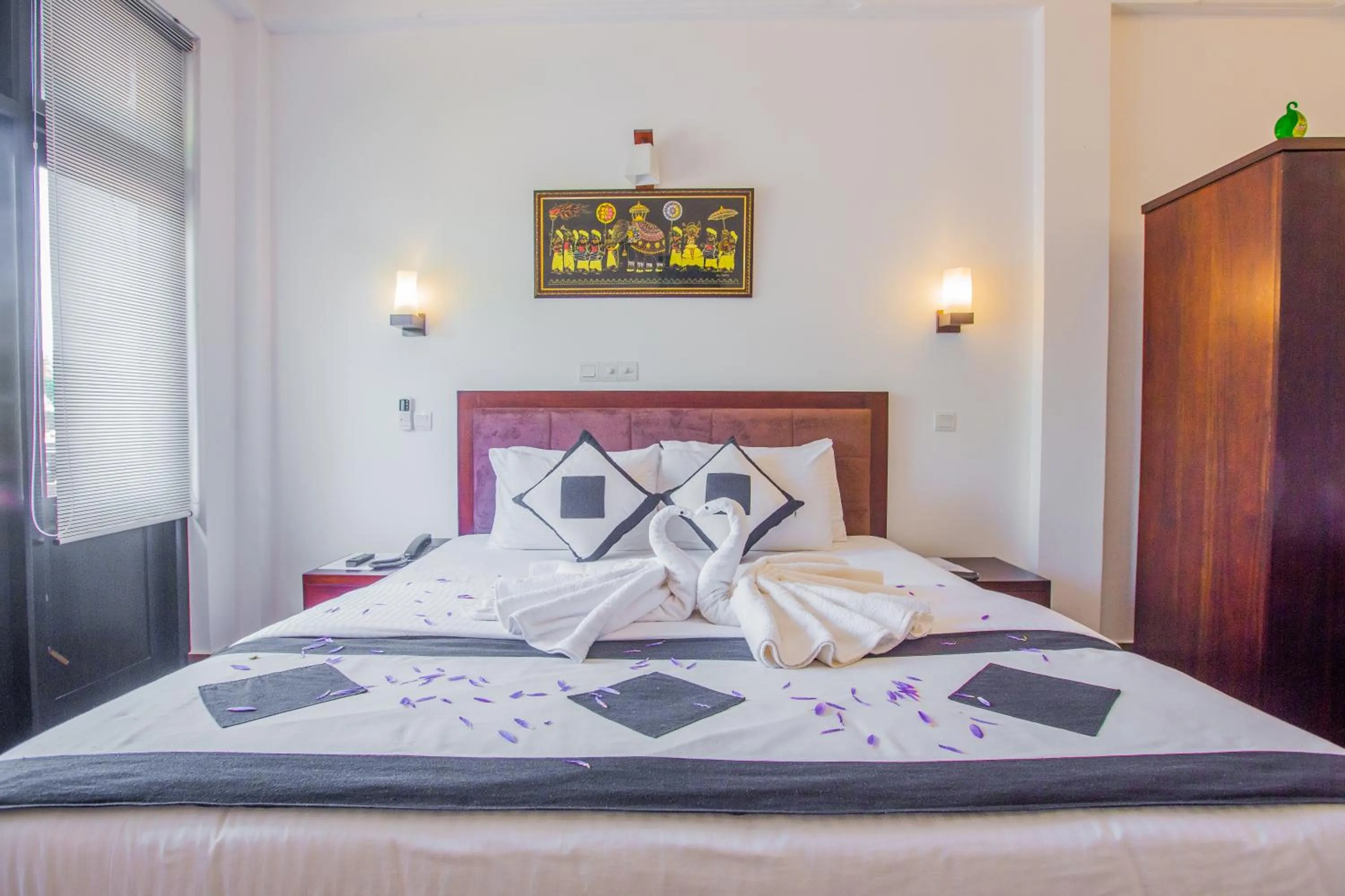 Library, Bed in Villa Tissa Beach Resort