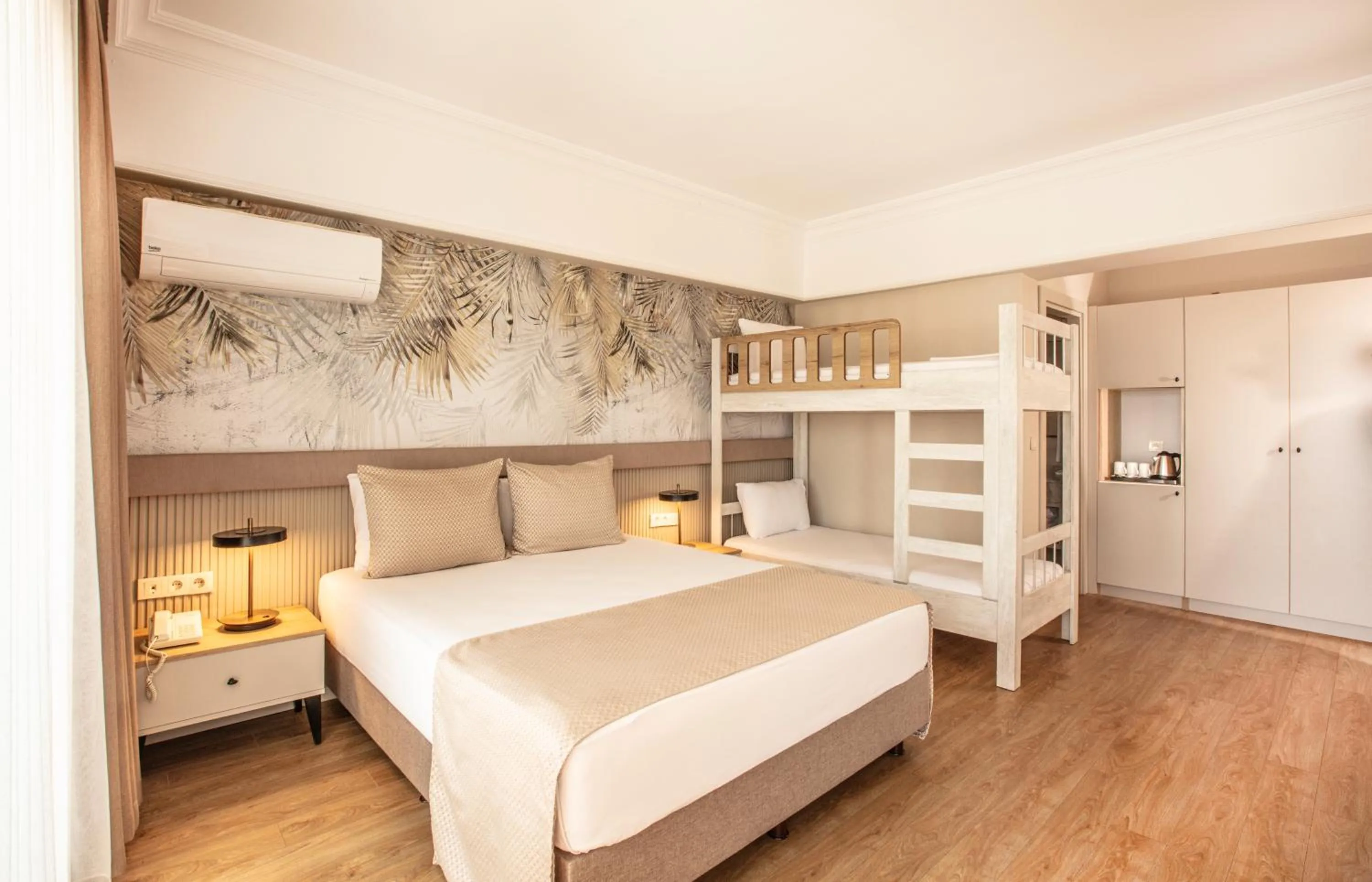 bunk bed, Bed in Palmin Hotel