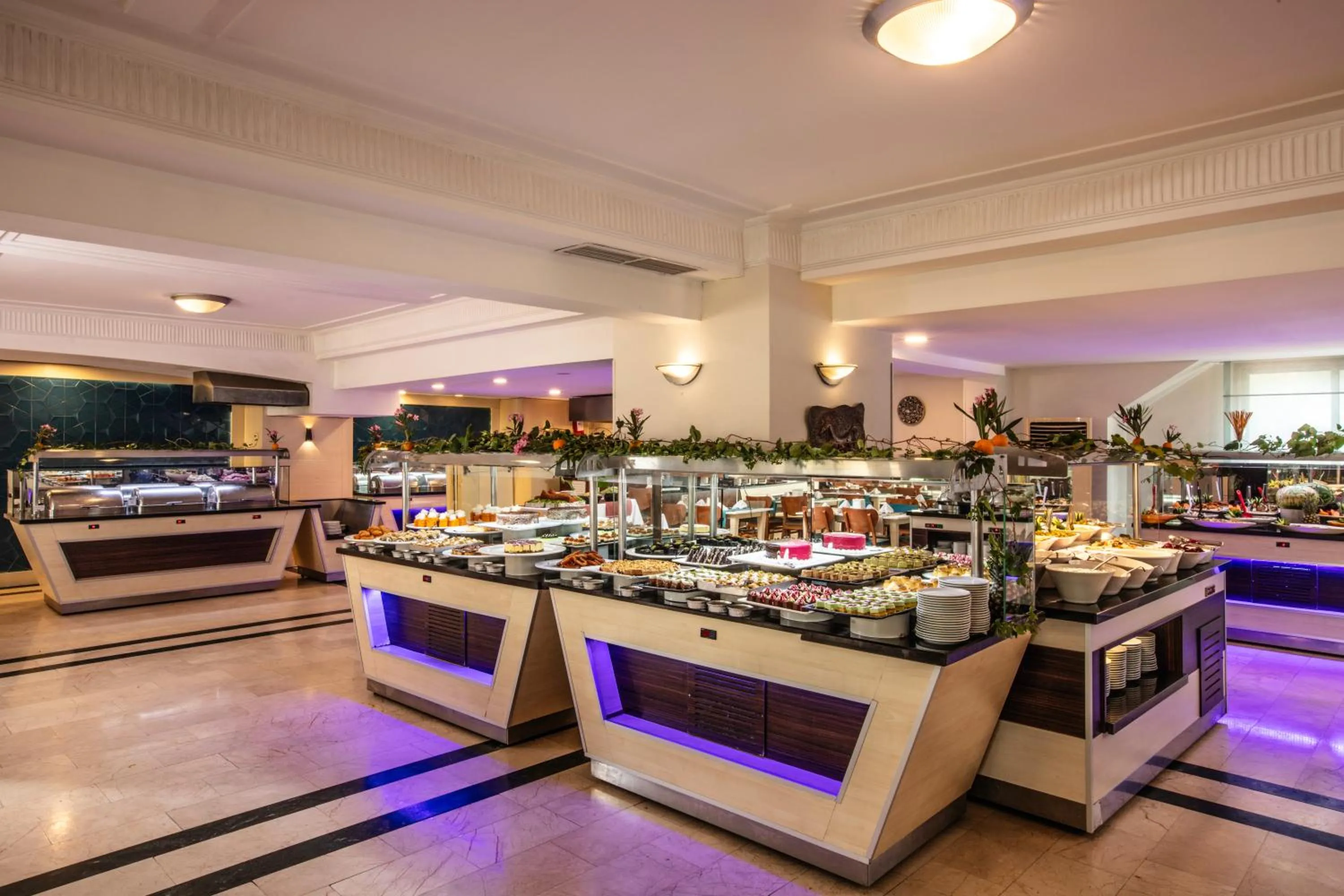 Restaurant/places to eat in Palmin Hotel