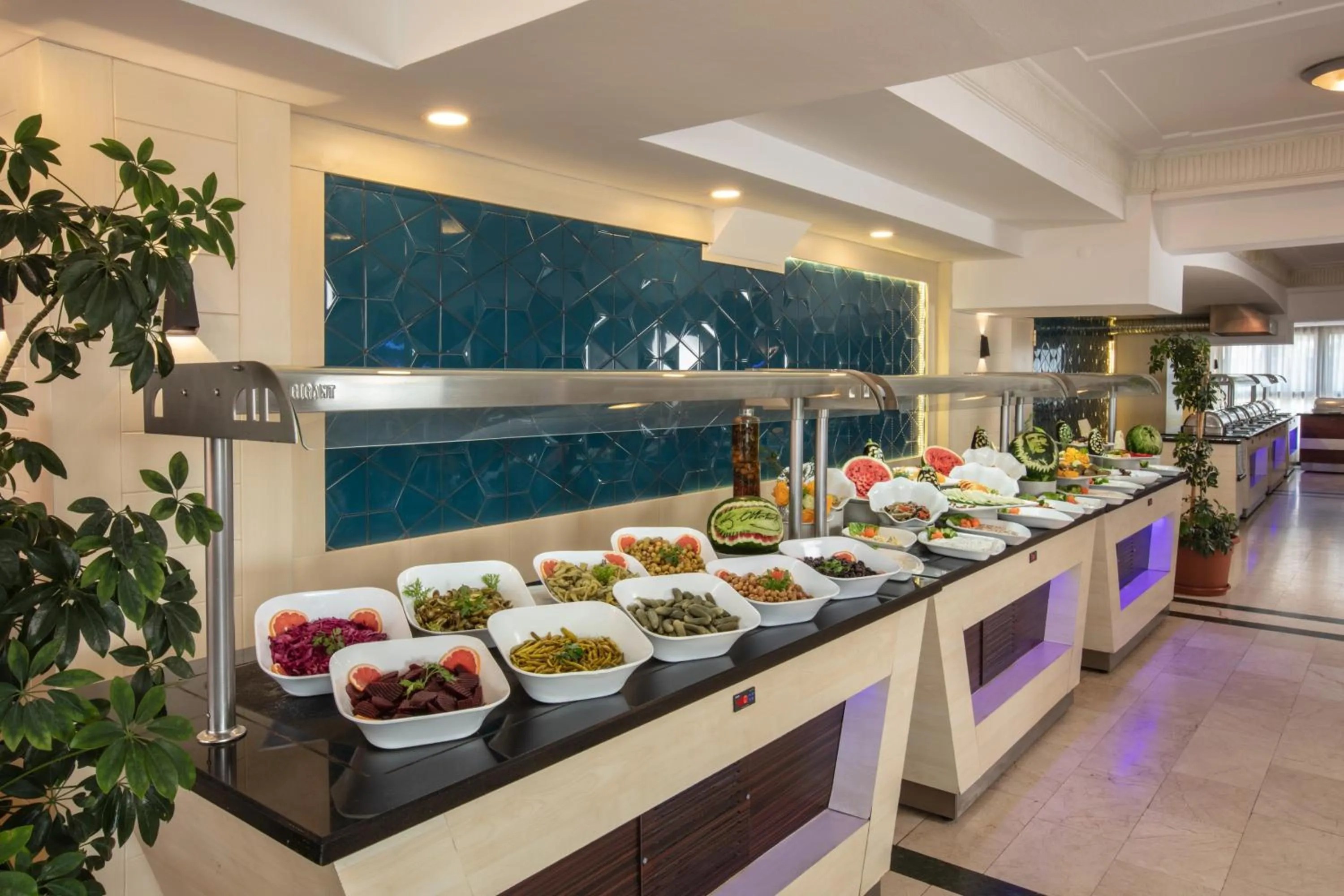 Restaurant/places to eat in Palmin Hotel