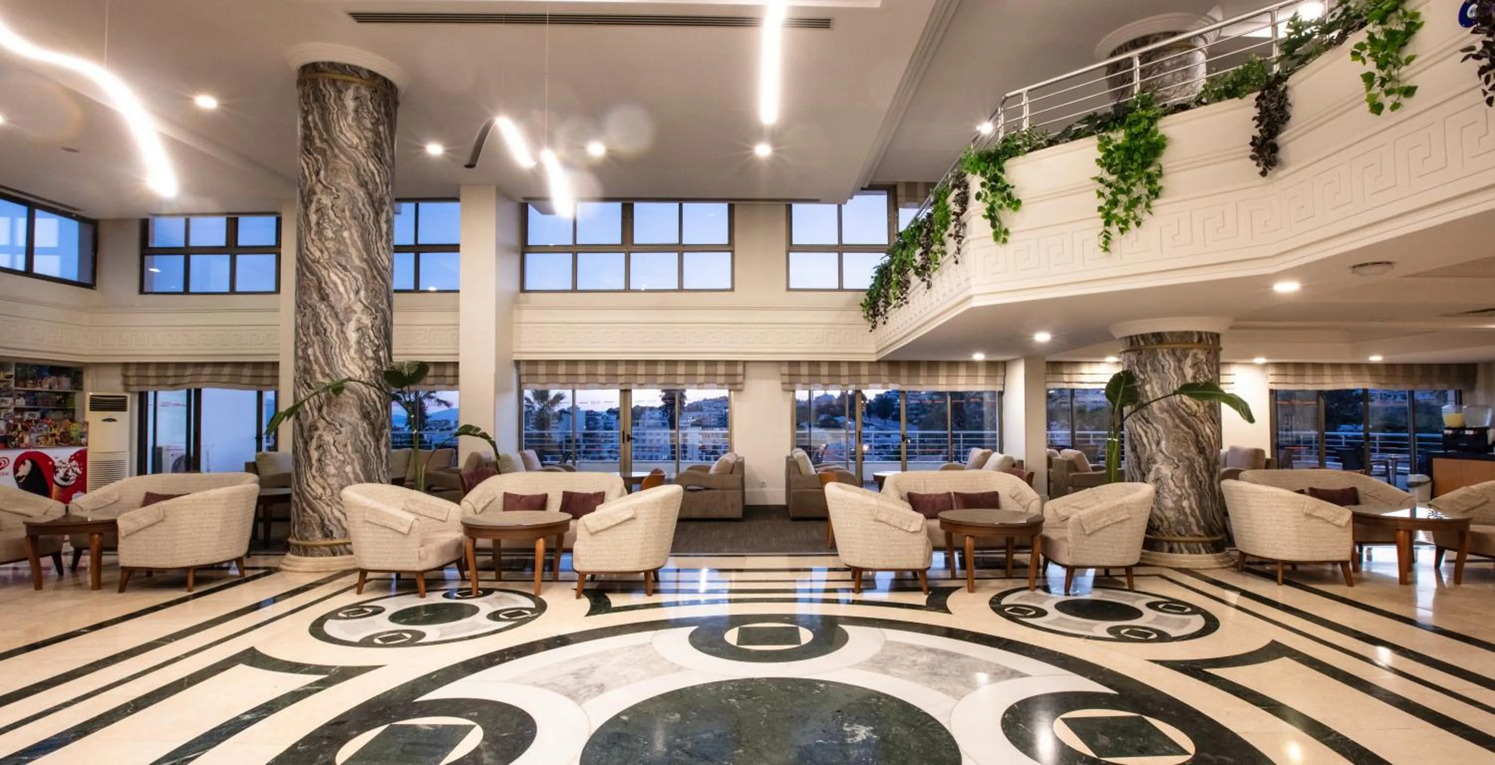 Lobby or reception in Palmin Hotel