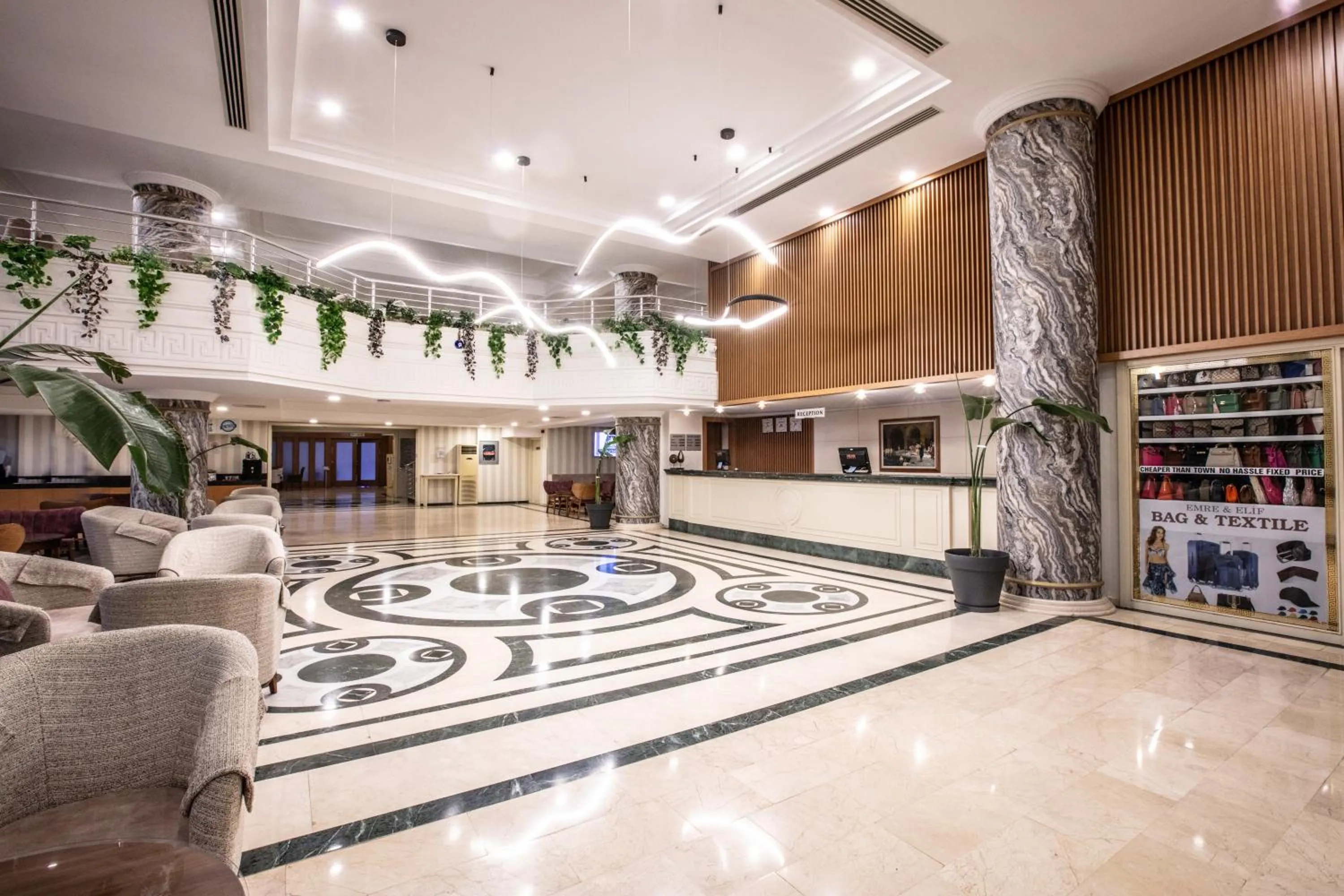 Lobby or reception in Palmin Hotel