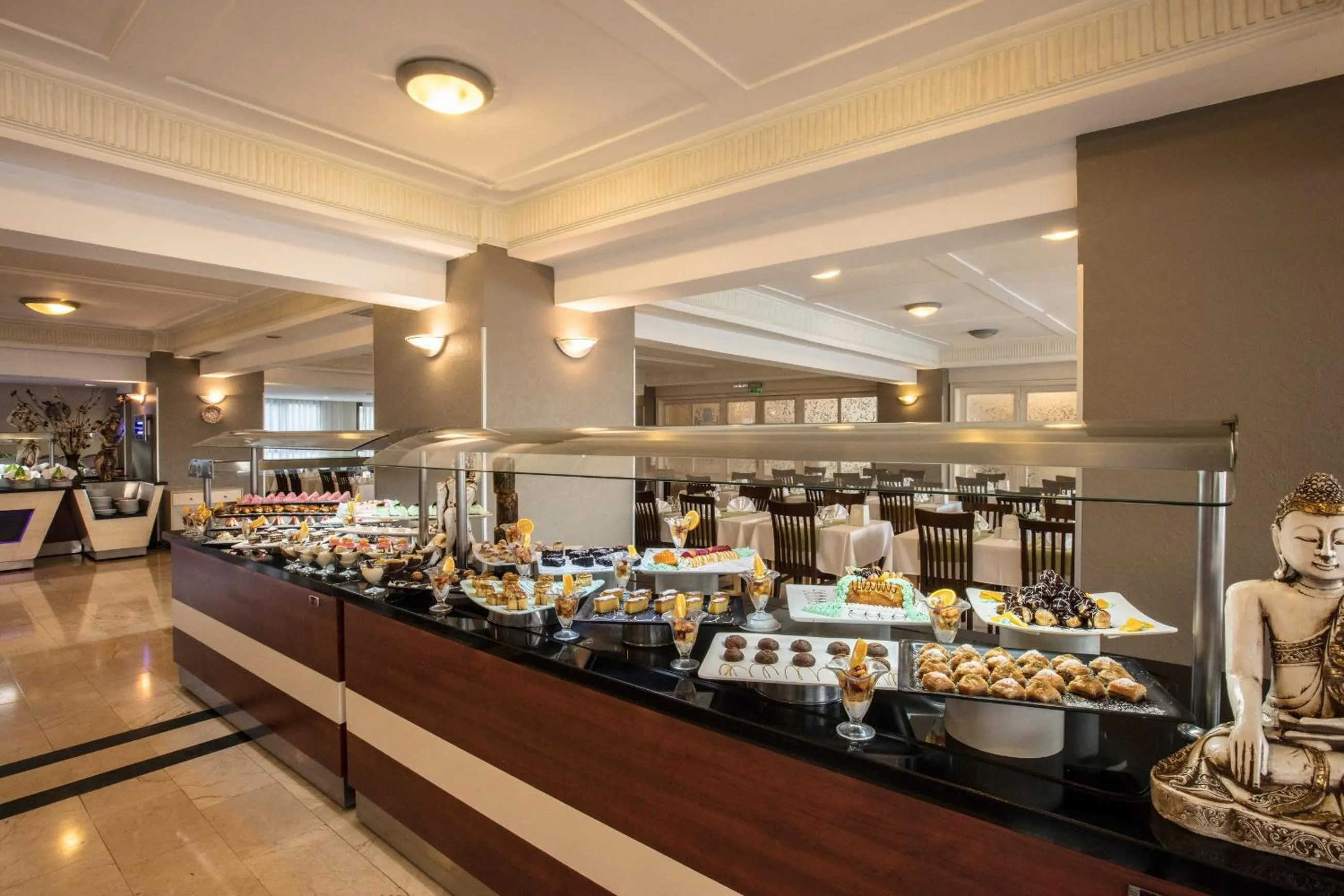 Restaurant/places to eat in Palmin Hotel