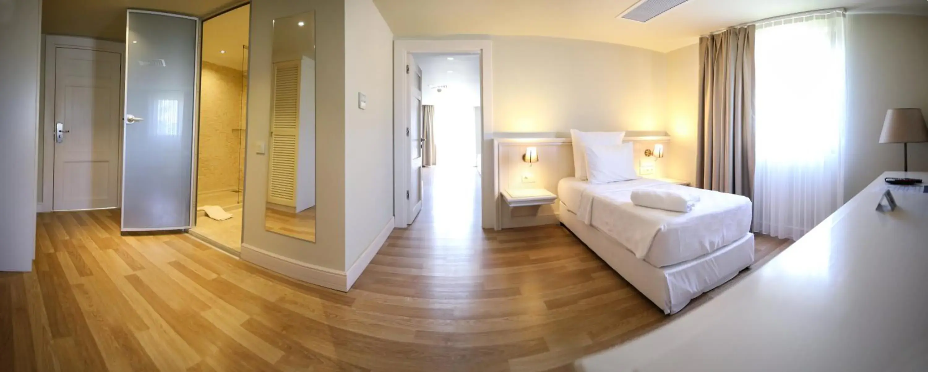 Family Room in Yacht Club Family Room in Yacht Club