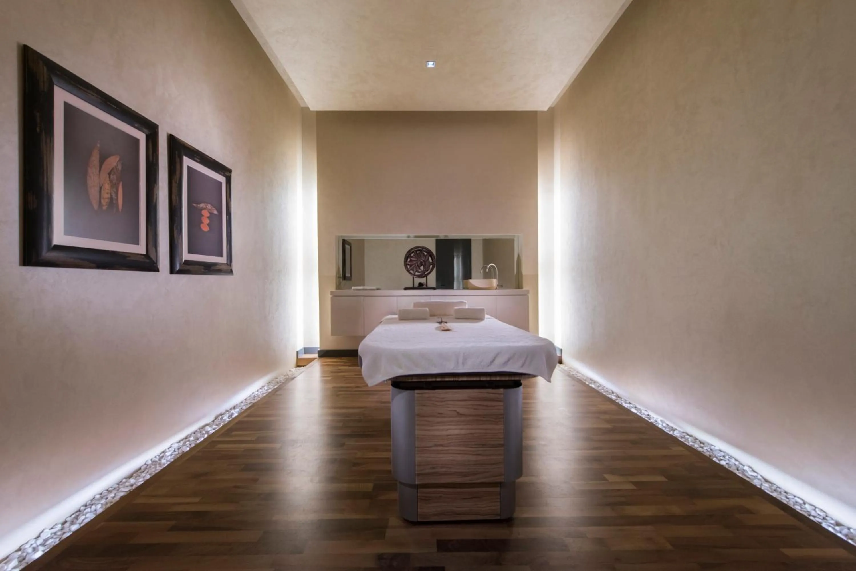 Massage, Bed in Yacht Club