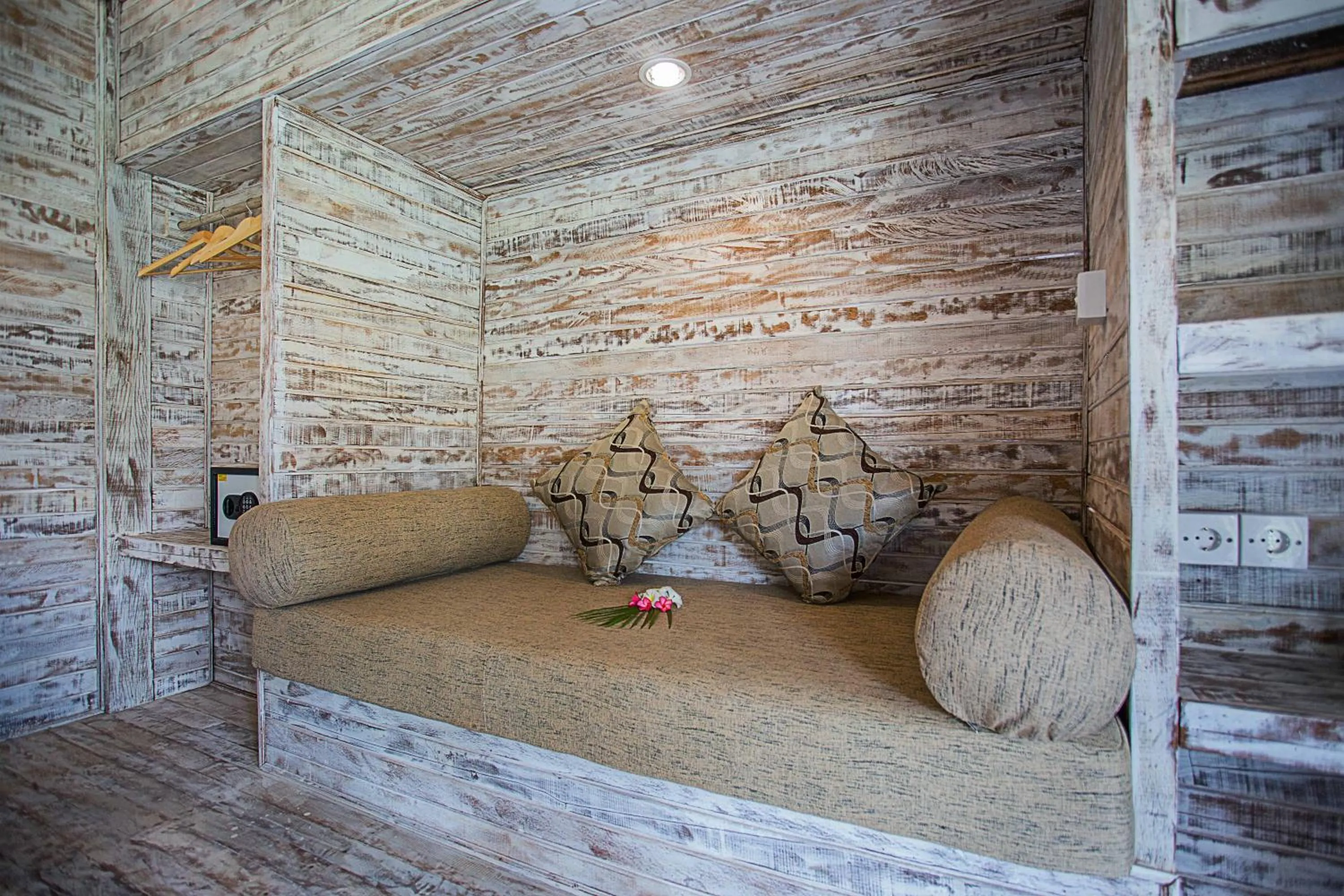 Living room, Bed in D'Coin Lembongan