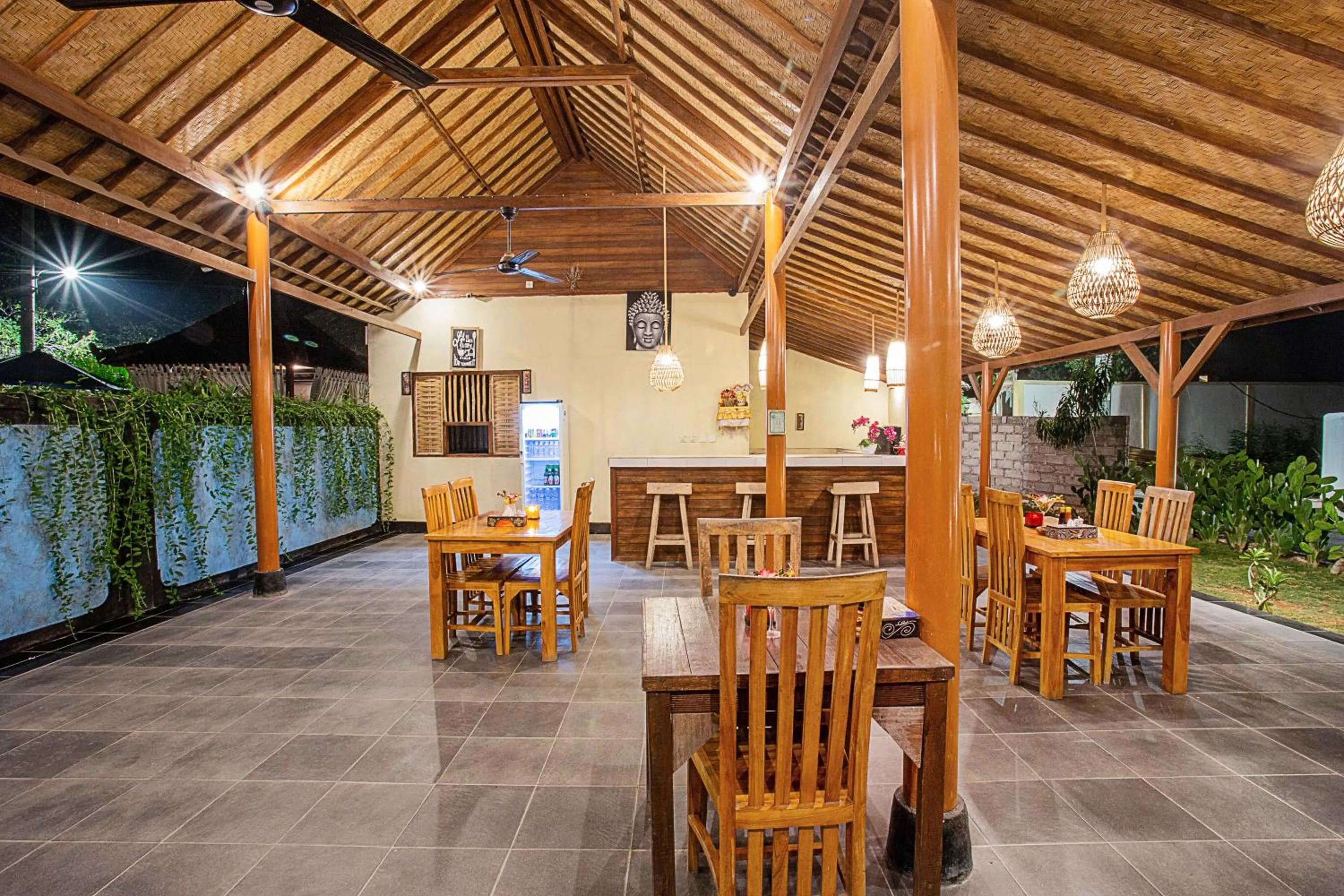 Restaurant/places to eat in D'Coin Lembongan