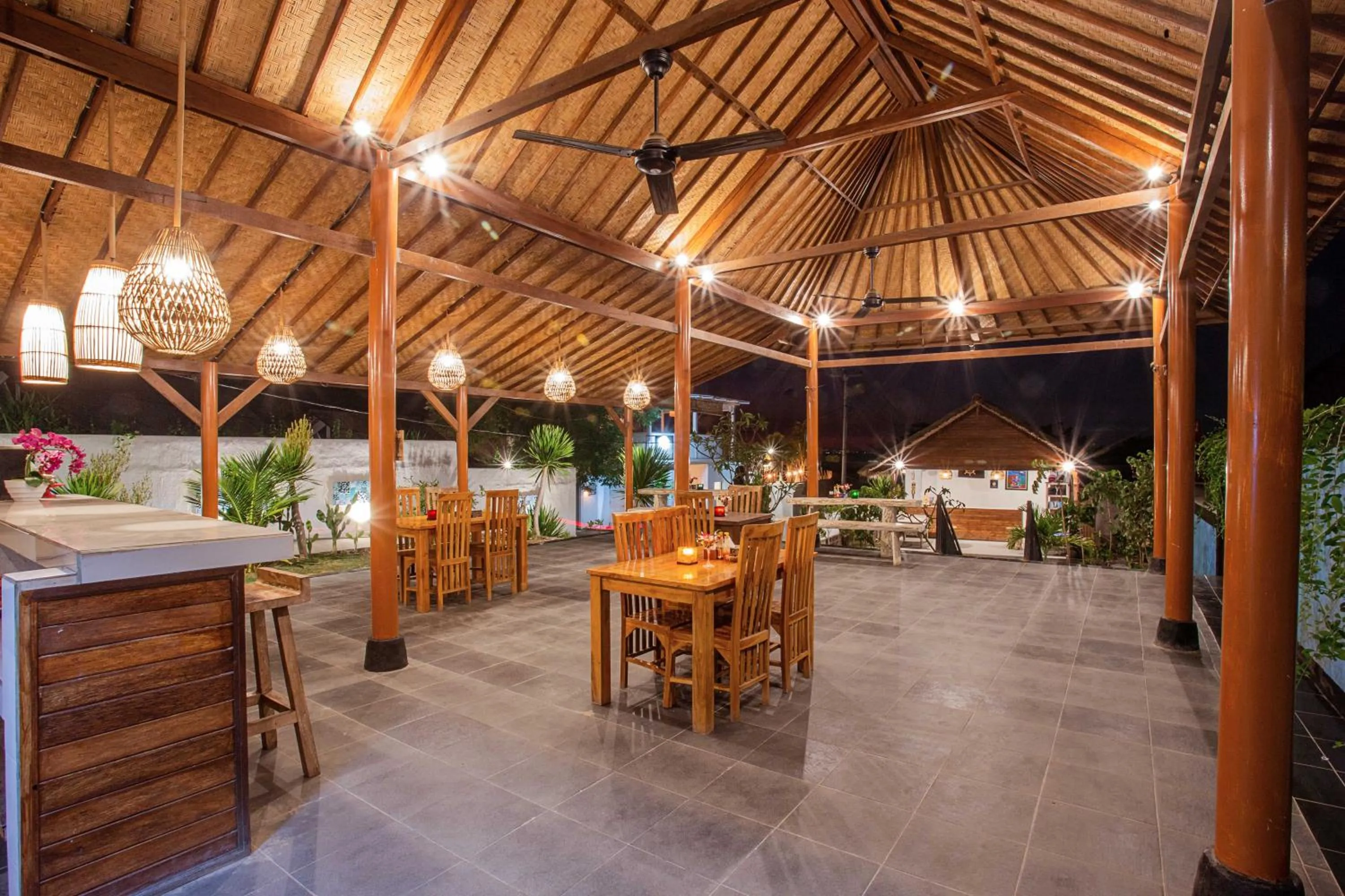 Restaurant/places to eat in D'Coin Lembongan