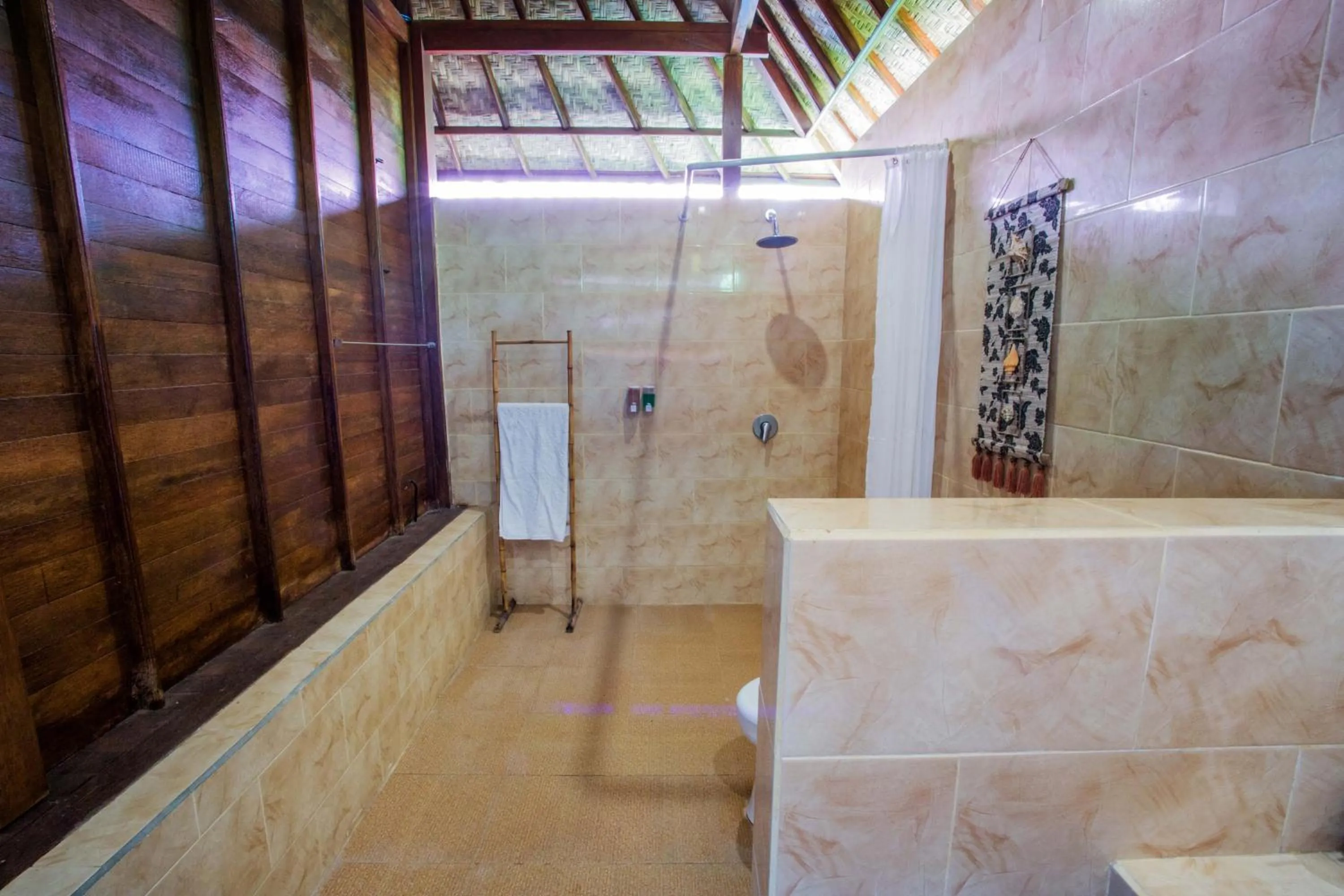 Bathroom in D'Coin Lembongan