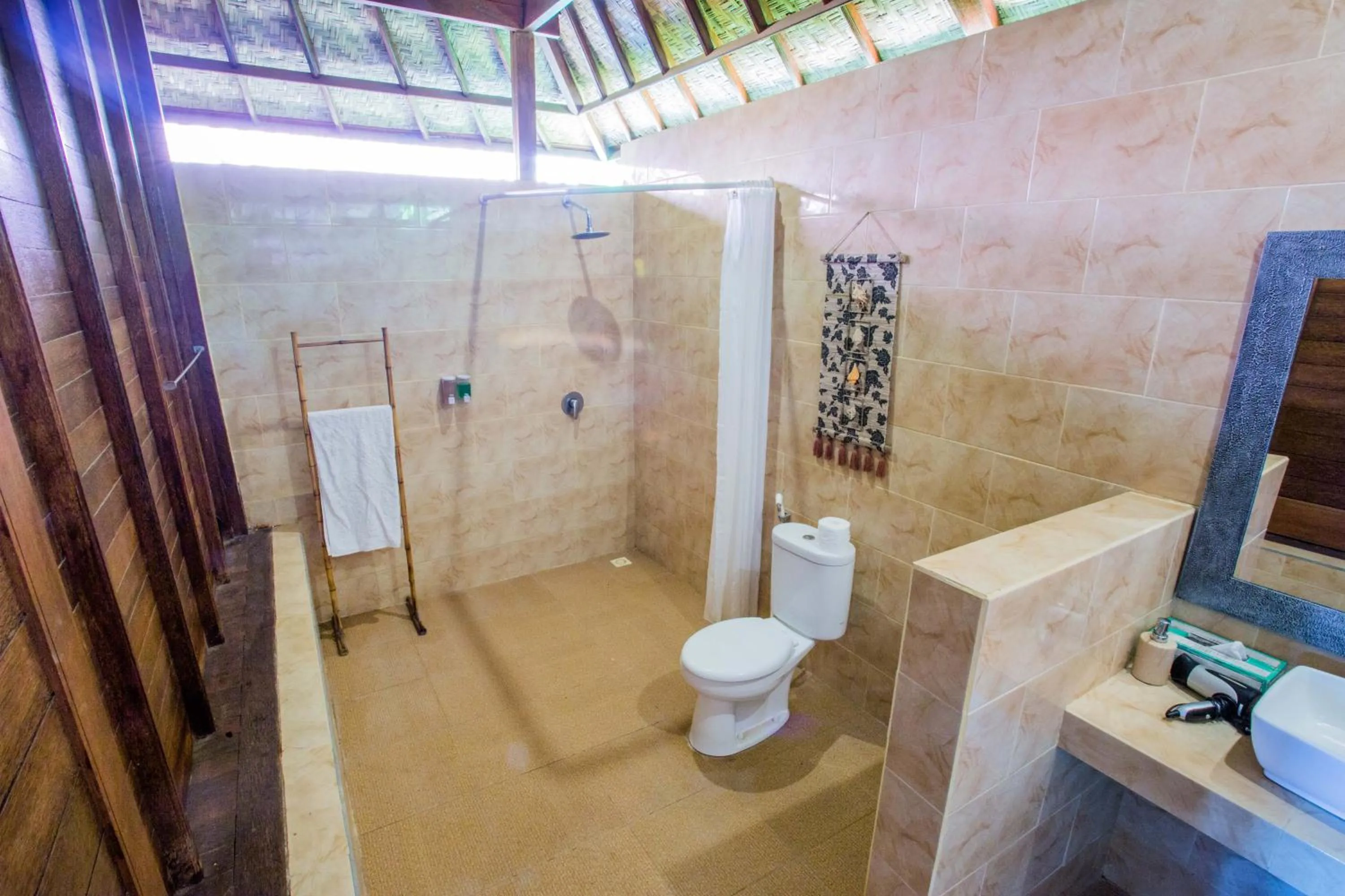 Bathroom in D'Coin Lembongan