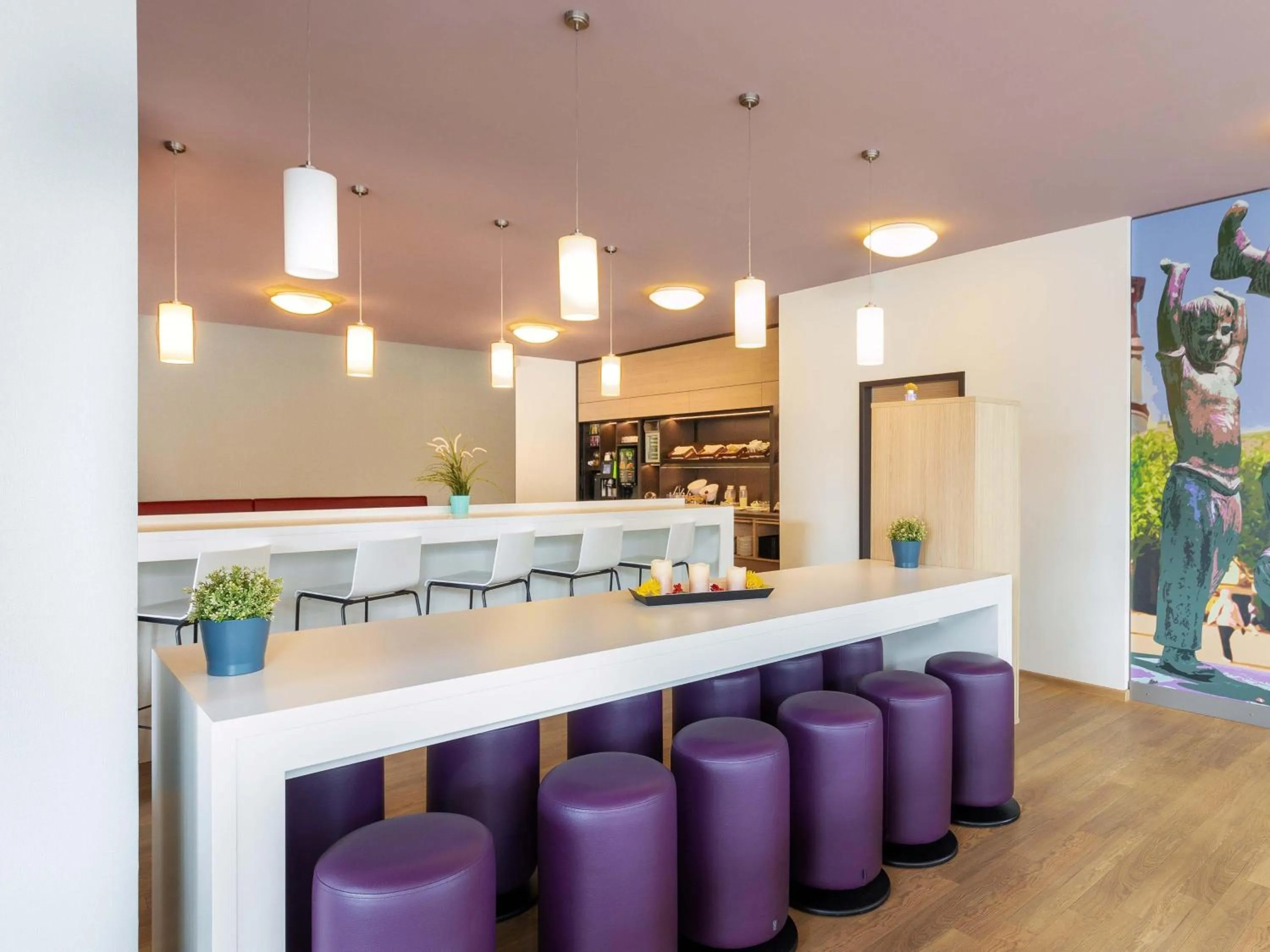 Lounge or bar in B&B HOTEL Düsseldorf-Mitte