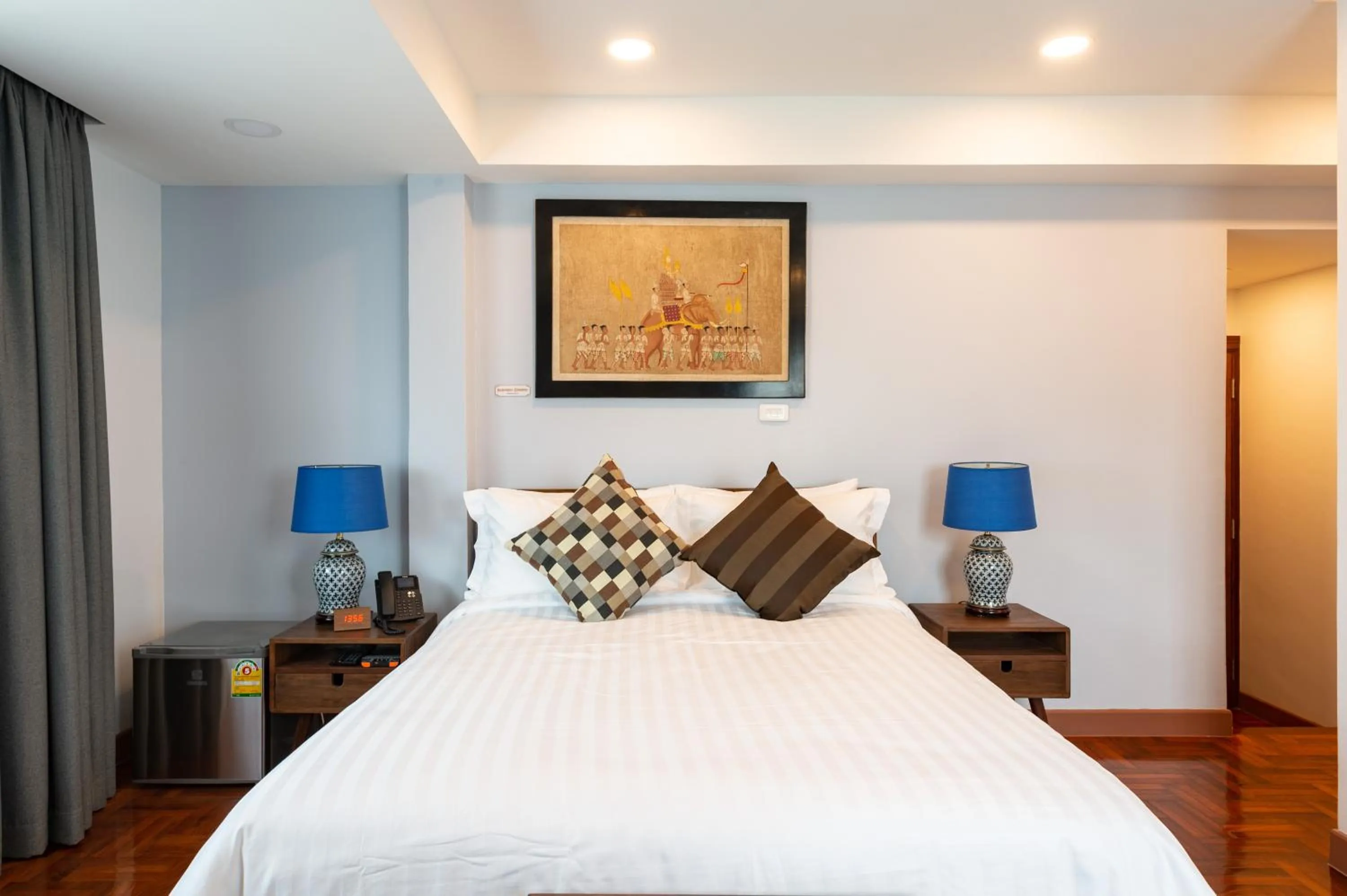 Bed in Maneeya Park Residence