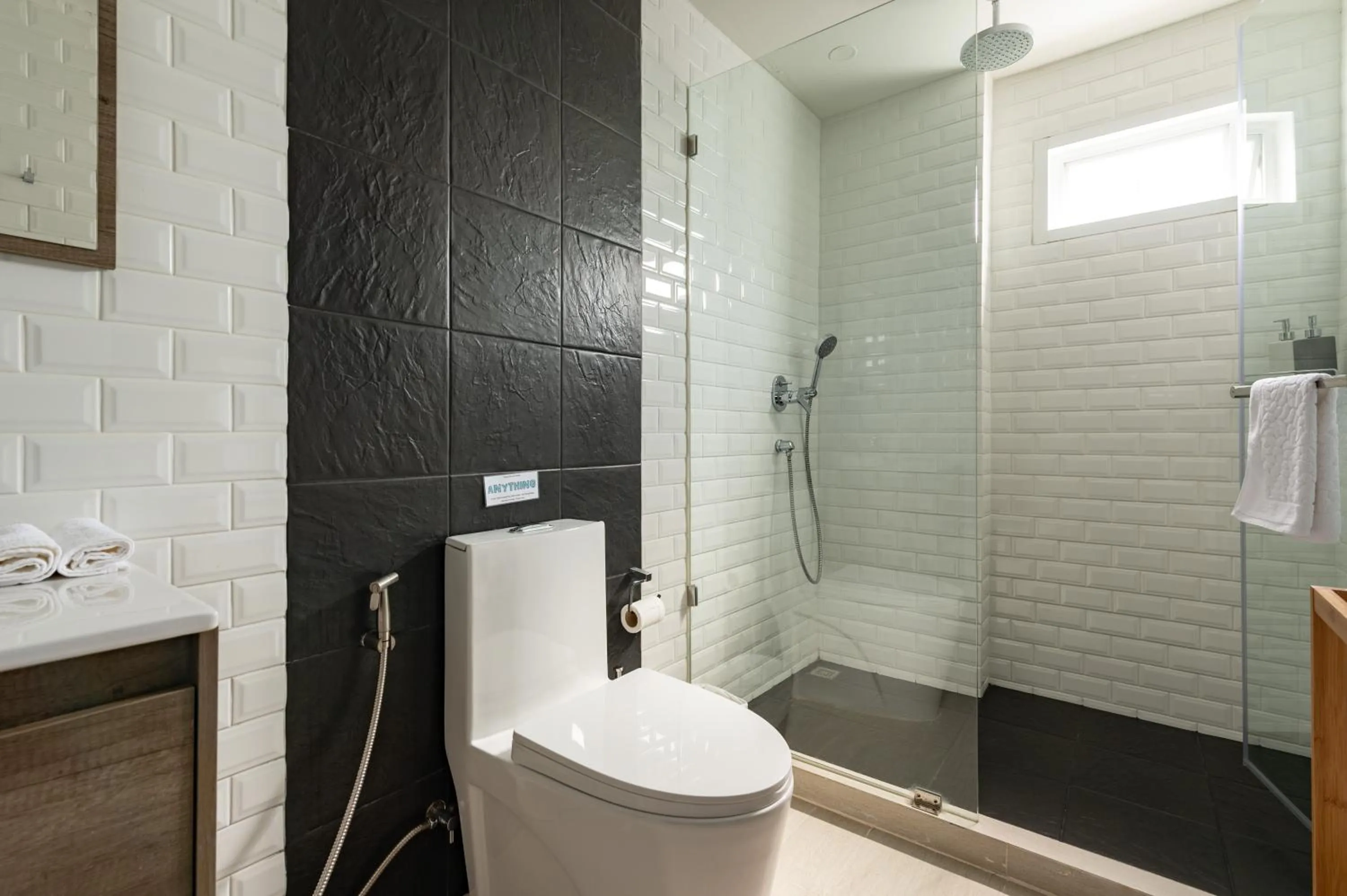 Shower in Maneeya Park Residence