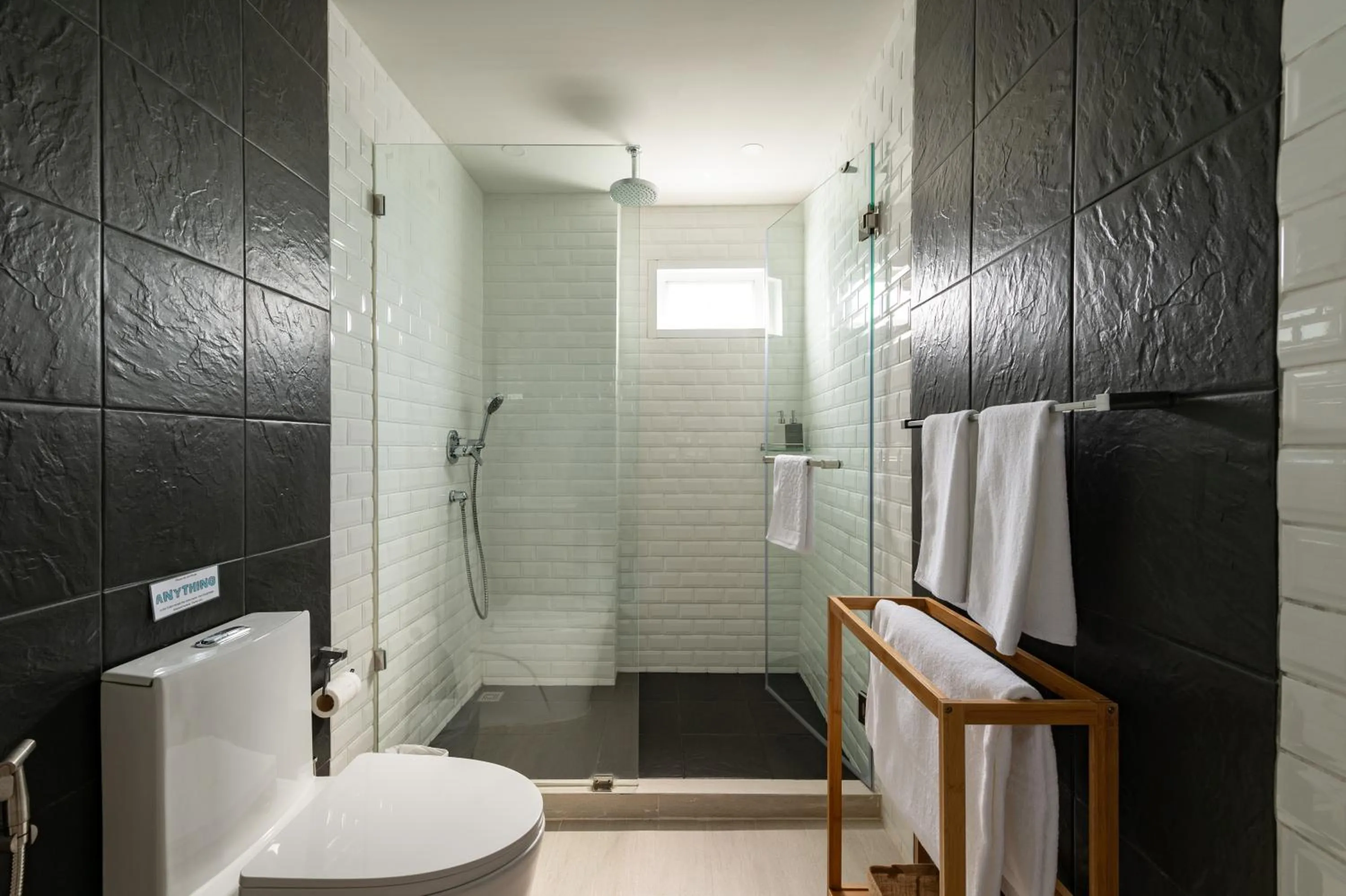 Shower in Maneeya Park Residence