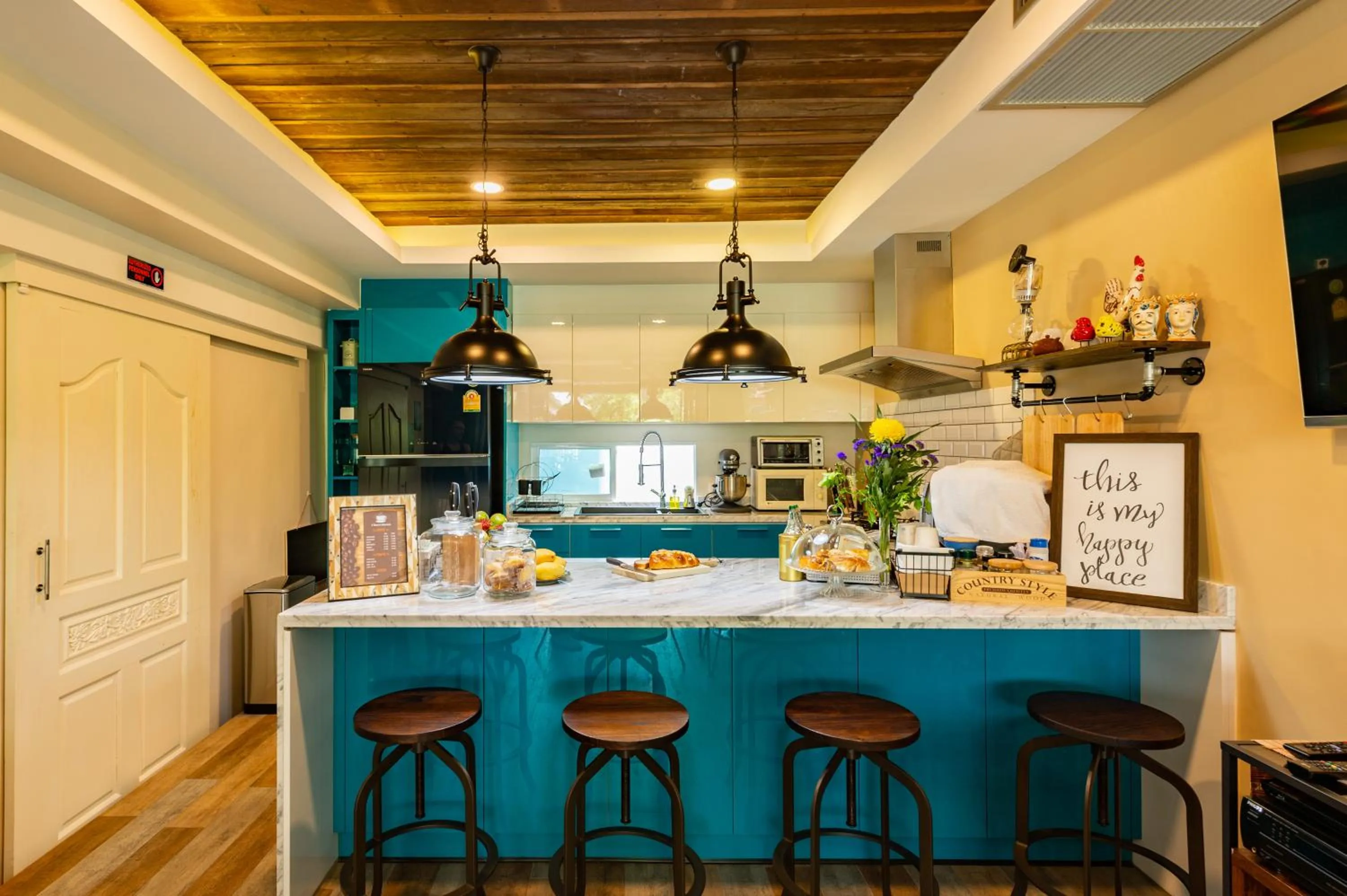 Lounge or bar in Maneeya Park Residence