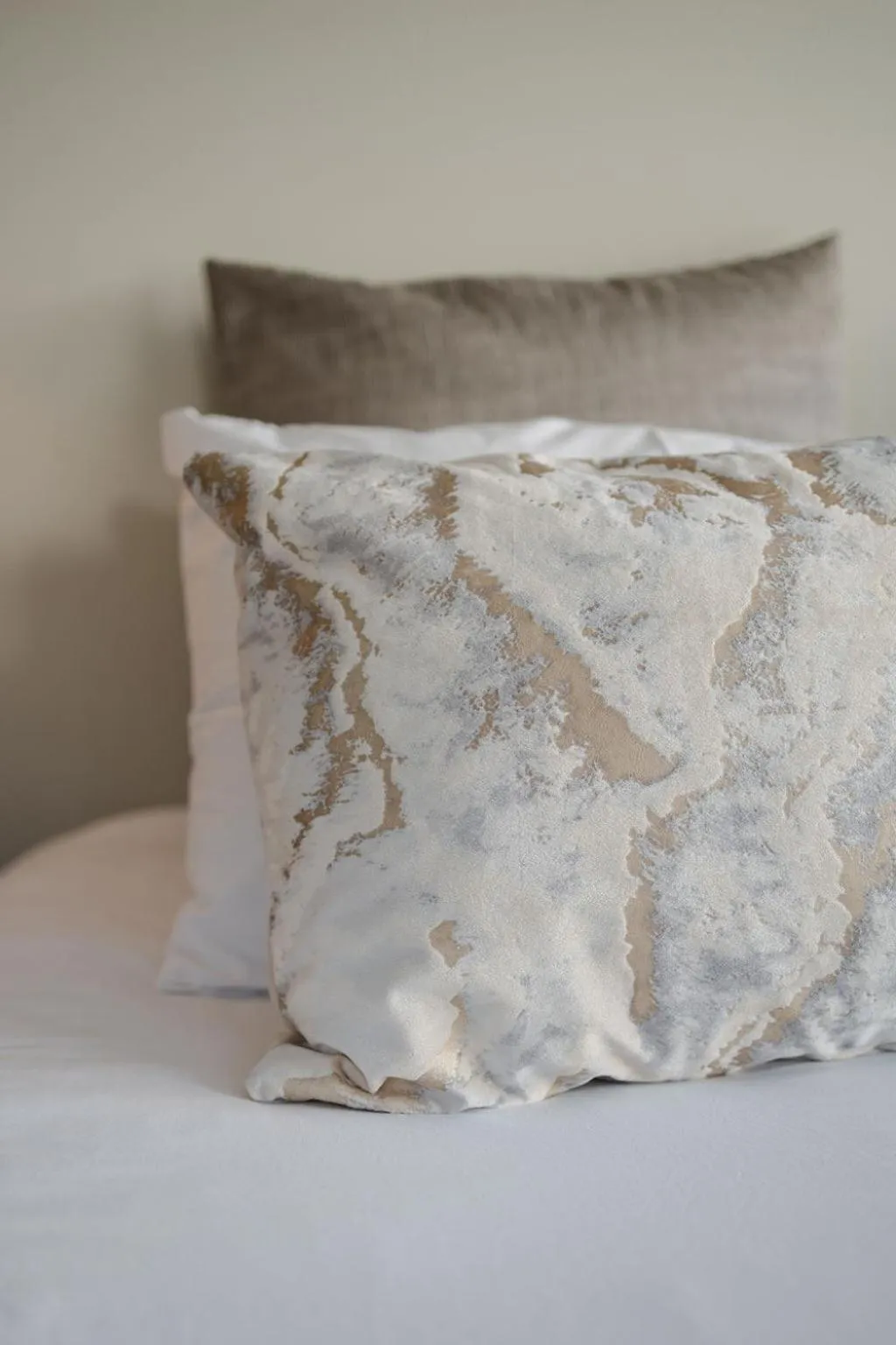 Bed in Radium Hall Guest House