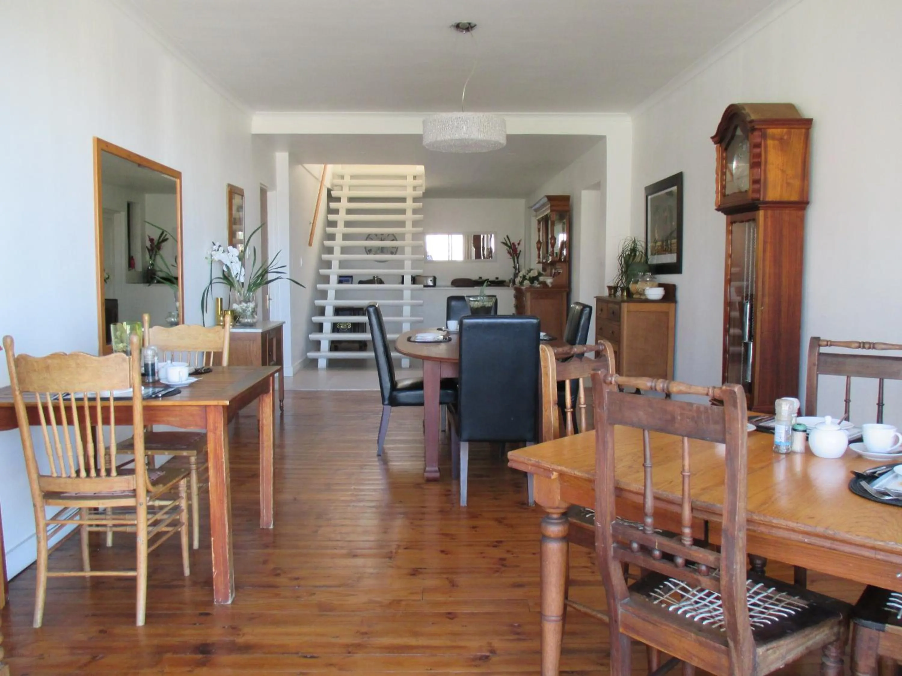 Restaurant/places to eat in Radium Hall Guest House