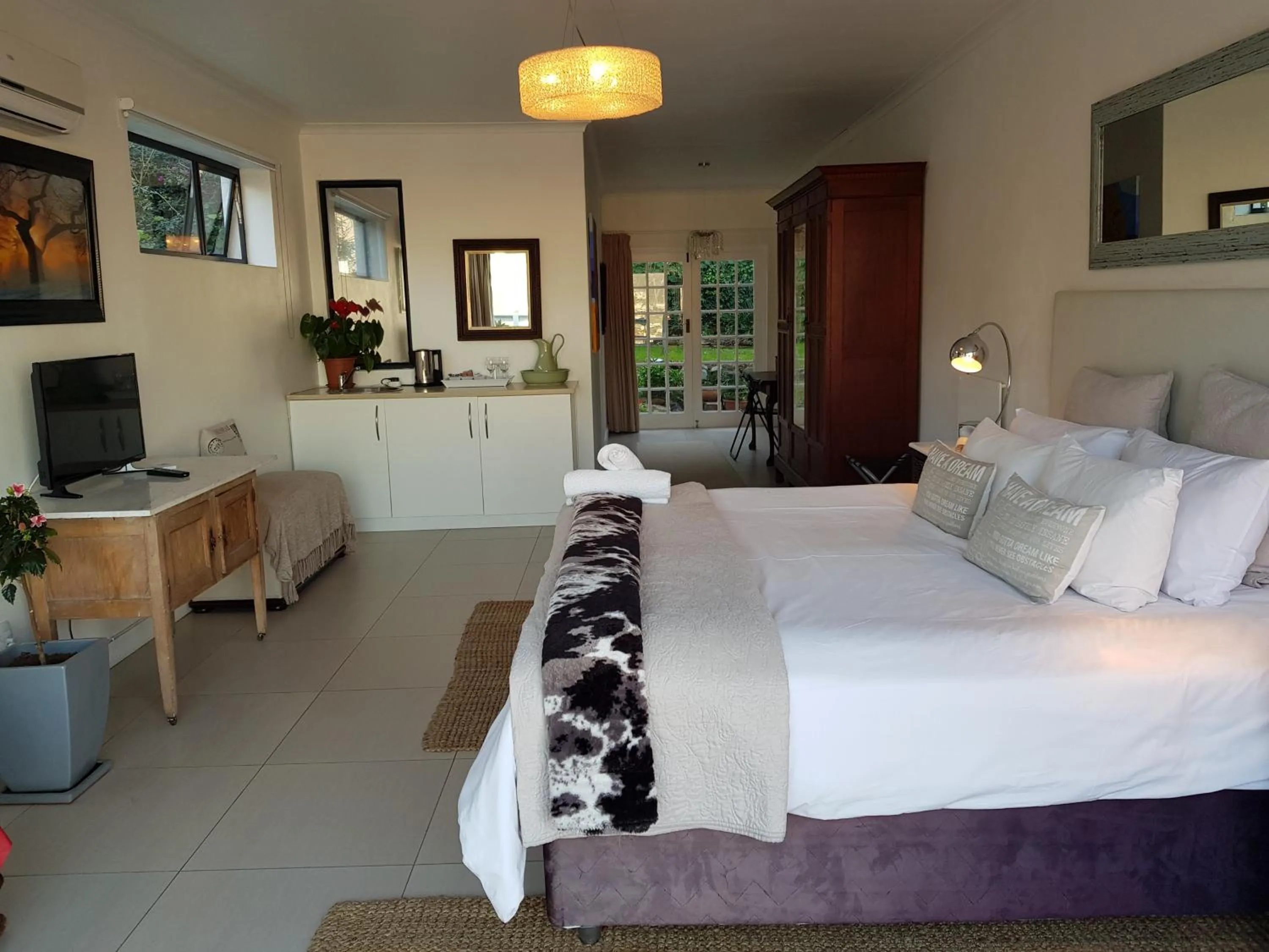 Photo of the whole room, Bed in Radium Hall Guest House