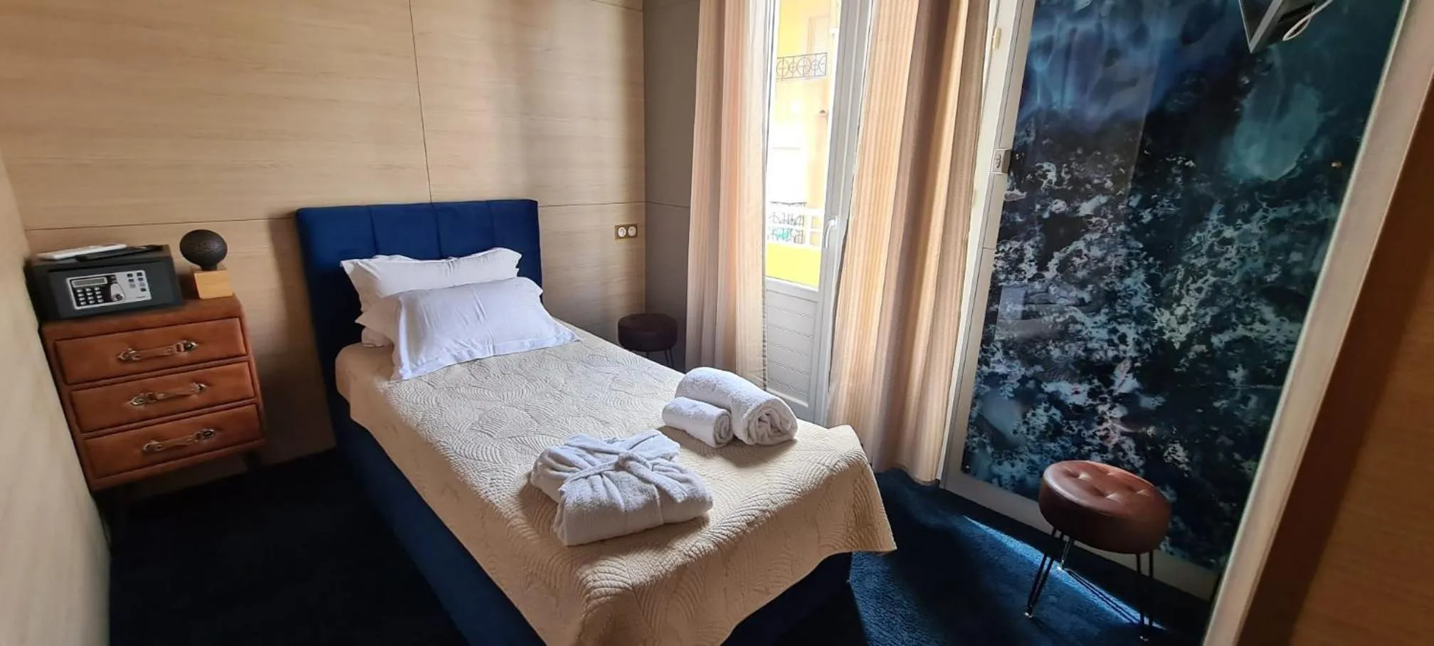 Bed in Hôtel les 4 éléments