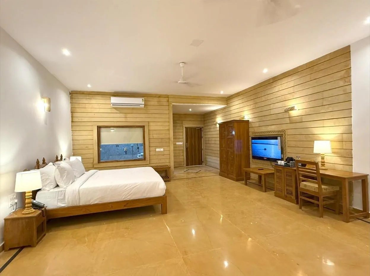 Bed in Hotel Golden Haveli