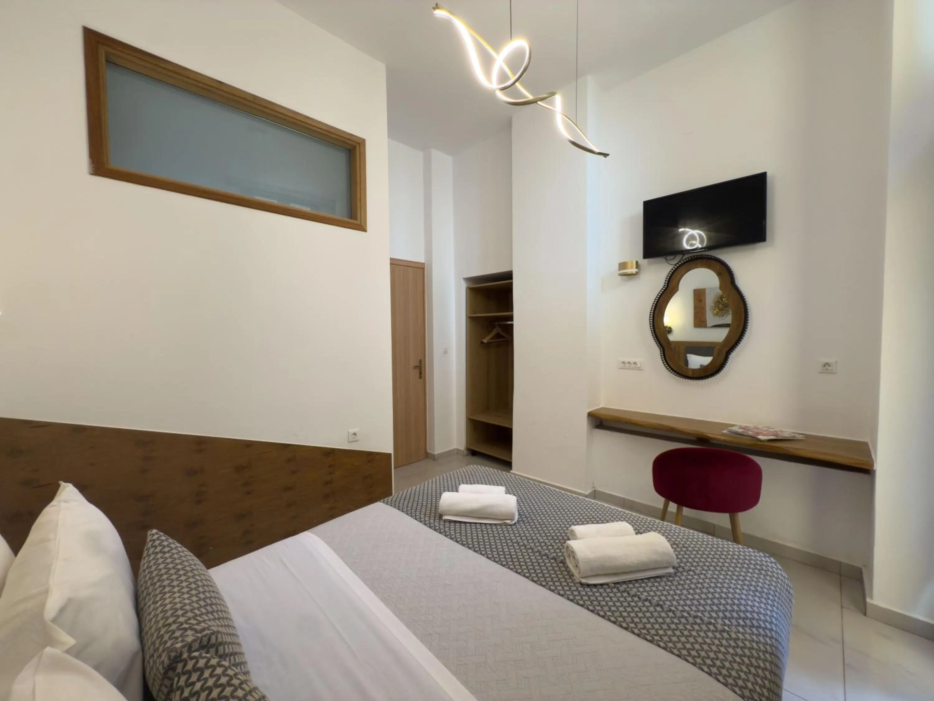 Bedroom, Bed in Deluxe Suites