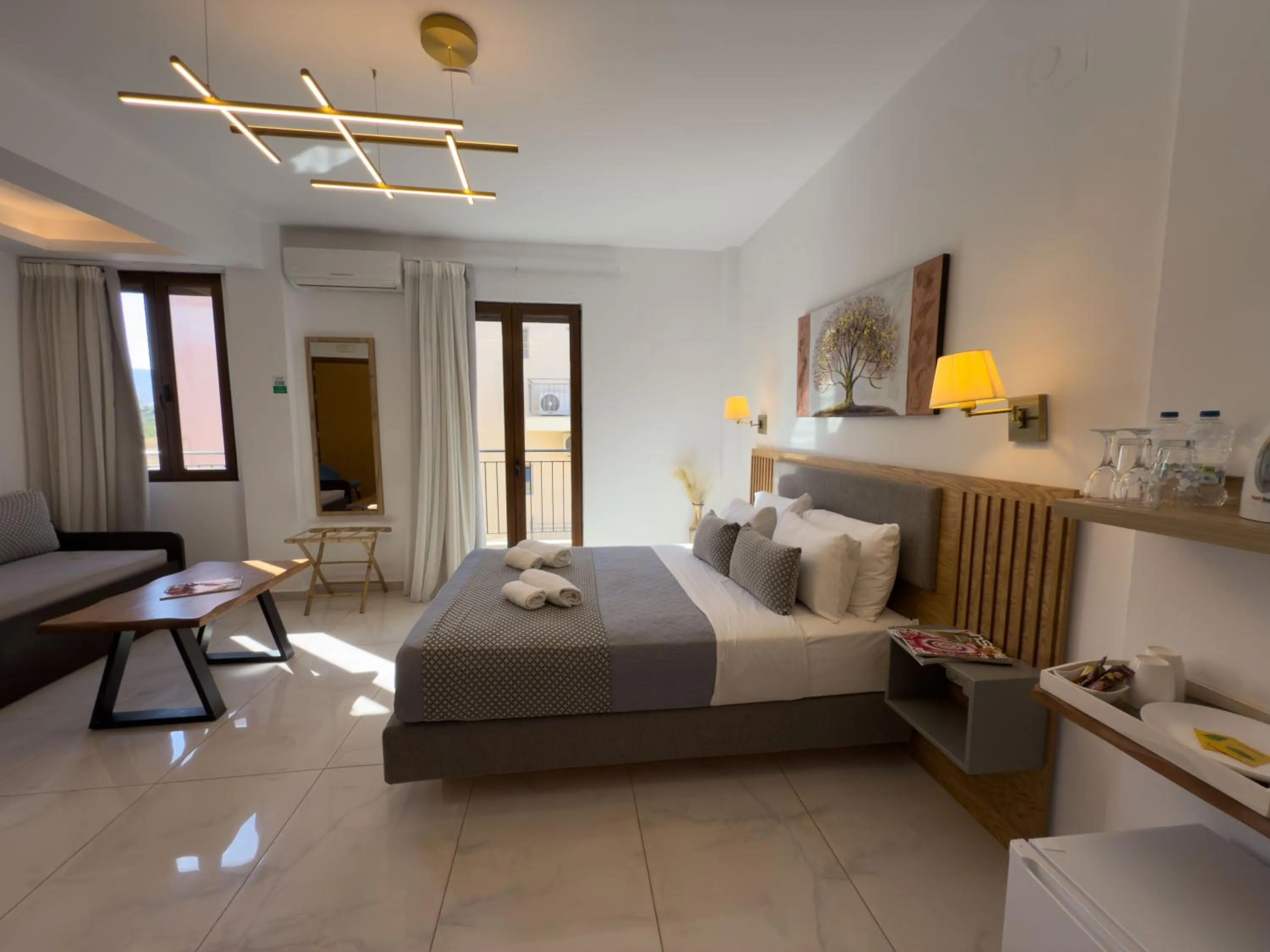 Photo of the whole room, Bed in Deluxe Suites